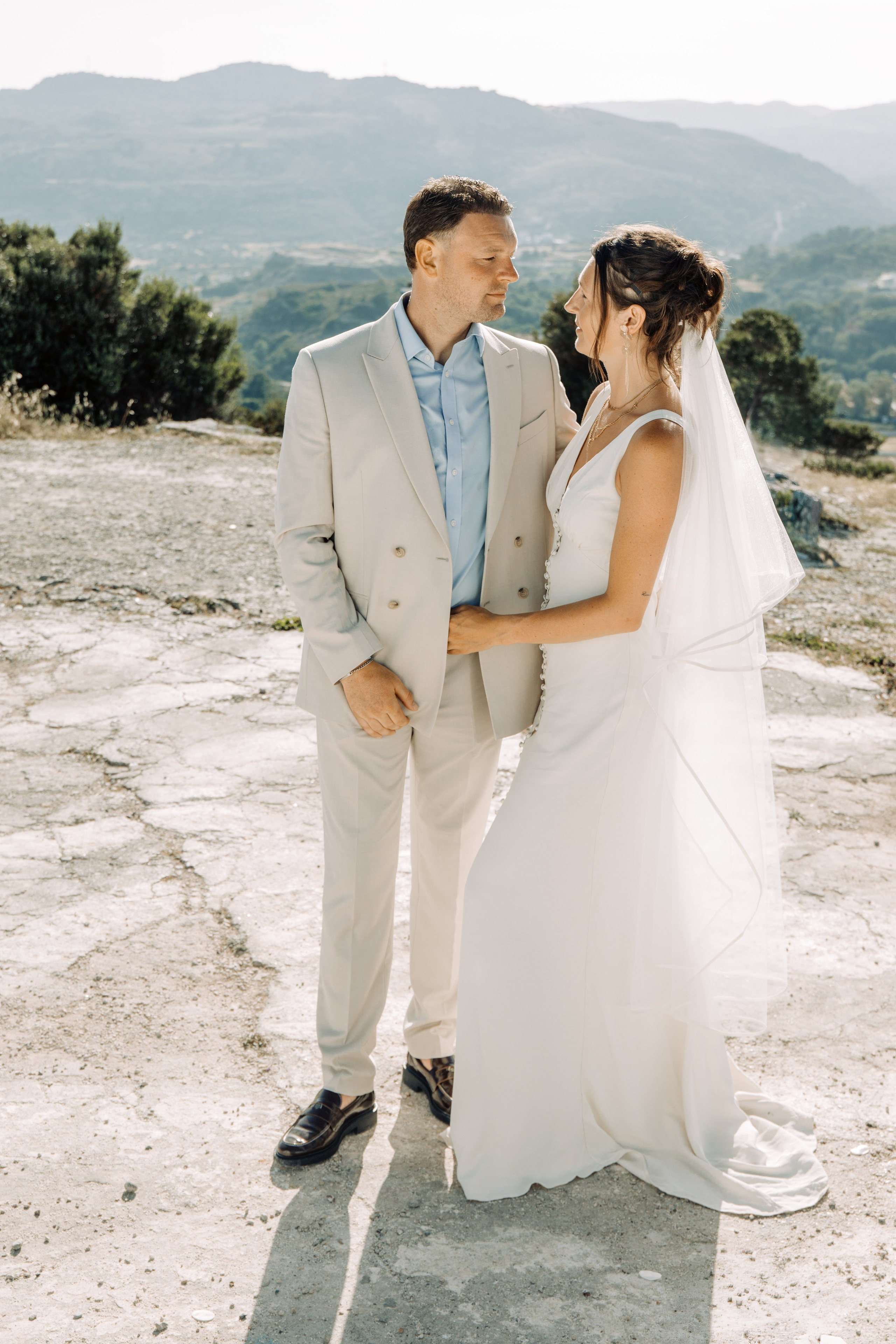 Ring exchange ceremony. Portrait- und Hochzeitsfotografin Irene Art Photo mit Sitz auf der griechischen Insel Rhodos