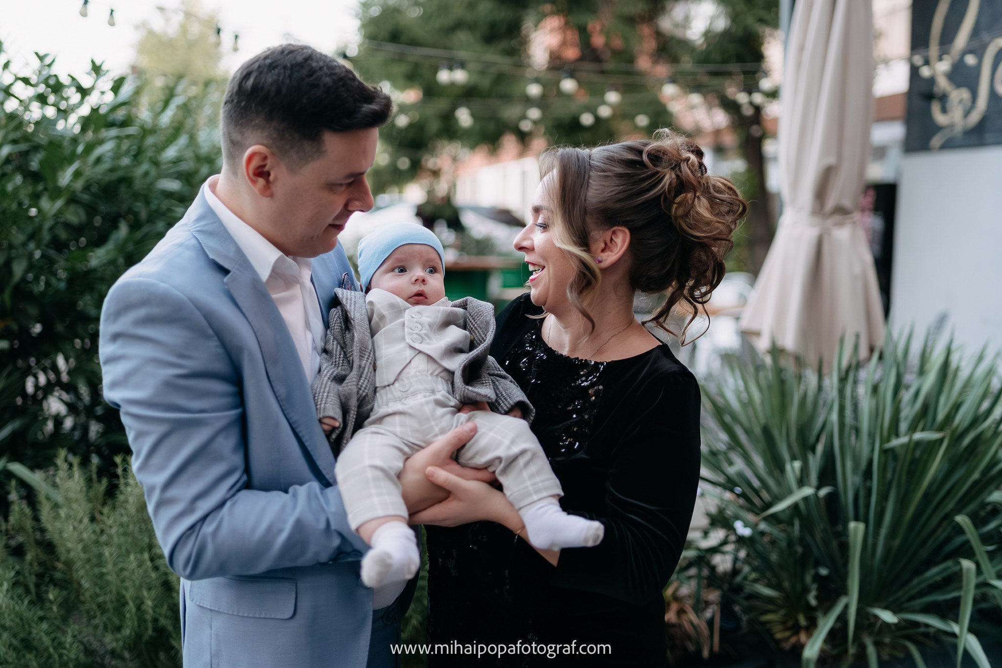 Fotograf de botez în Bucuresti| Mihai Popa Fotograf. Fotograf Nuntă & Botez București - Mihai Popa | Dincolo de oameni, imortalizez emoții!