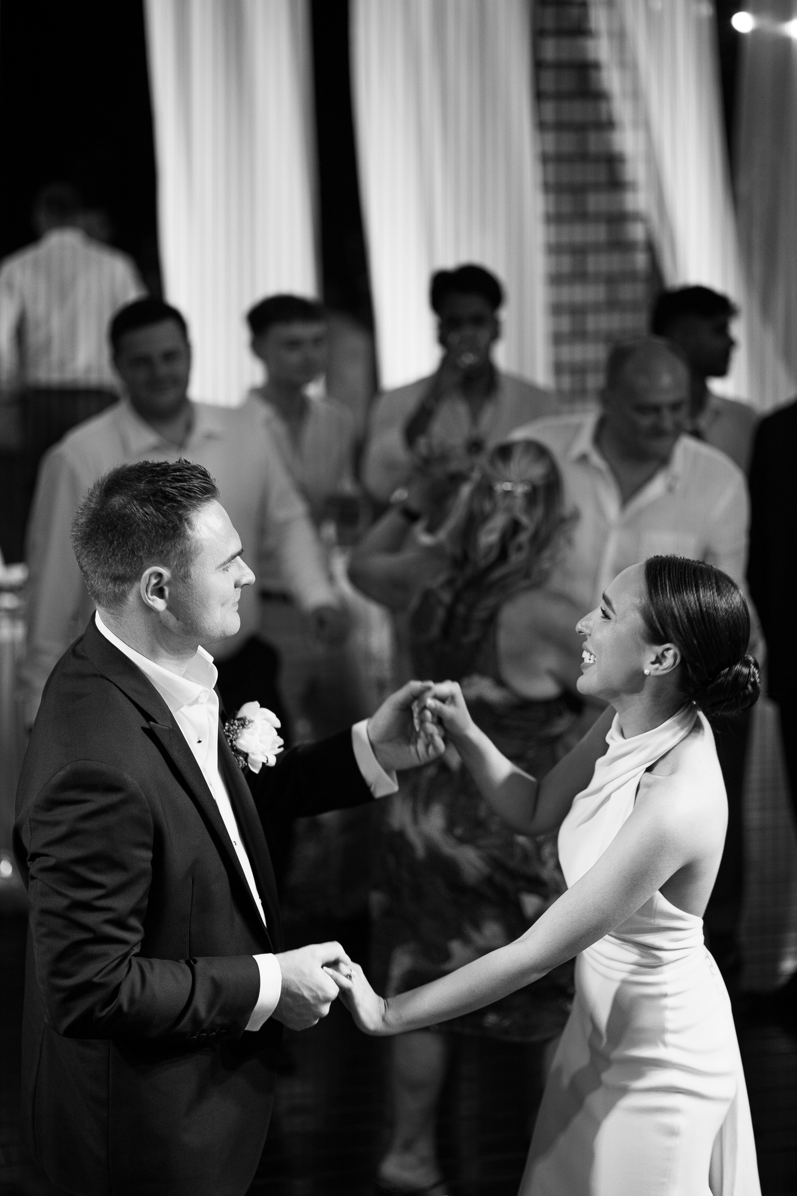 Thomas & Suyumbika. Главная