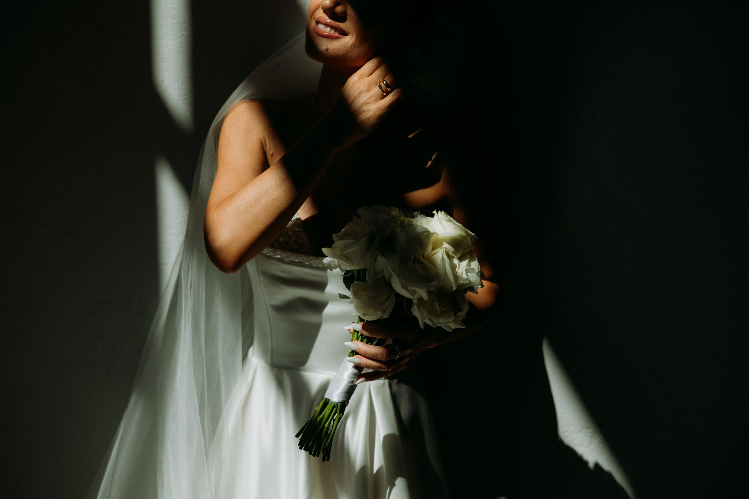 Wedding day with retro car. Wedding photographer in Tbilisi Ioseb Mamniashvili