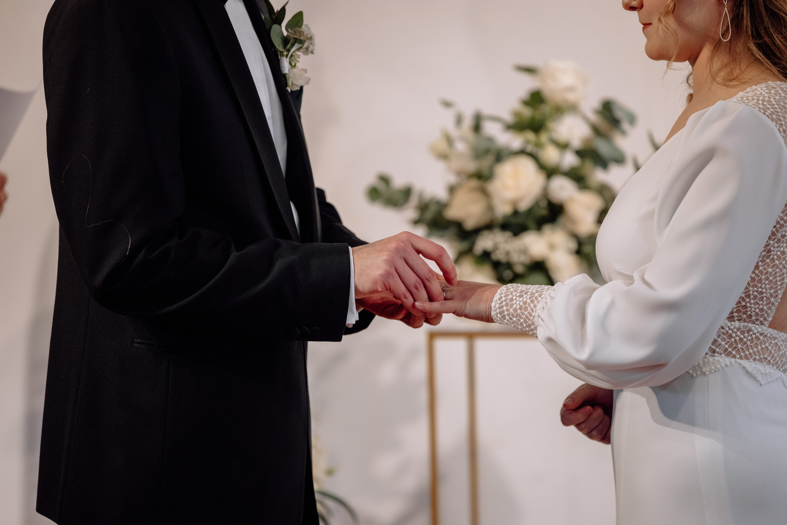 Ringtausch während der Zeremonie