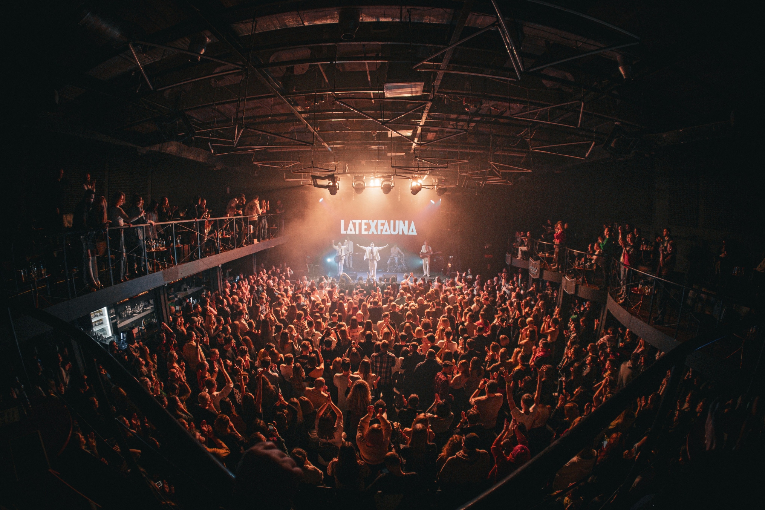 LATEXFAUNA. Photography of Fujicolor.104