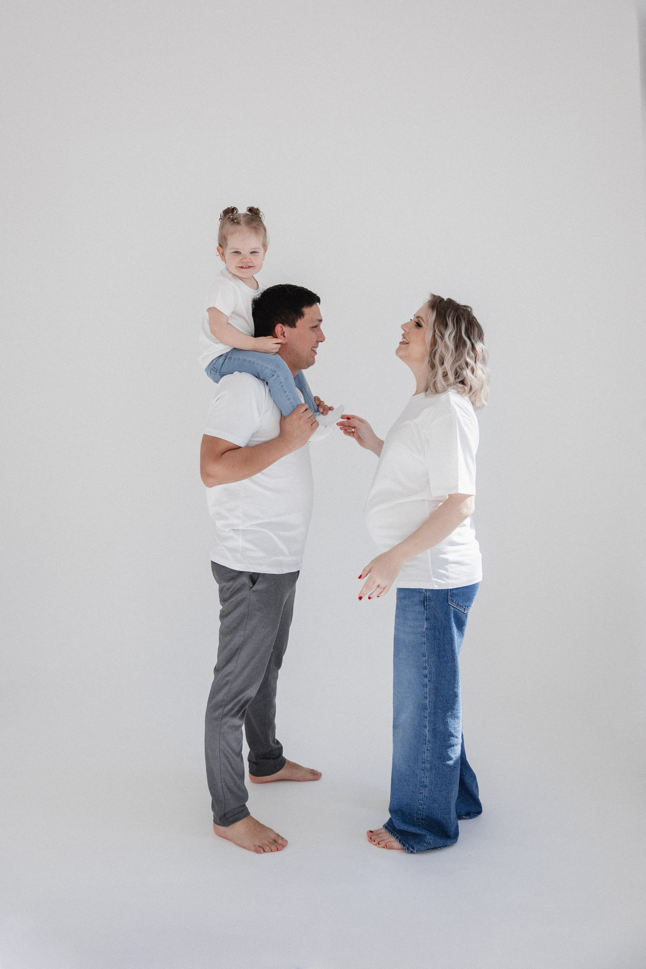 Babybauch Shooting im Fotostudio | Schwangerschaftsfotos in Bochum. Hochzeitsfotografin Bochum | Halyna Reiche Fotografie NRW