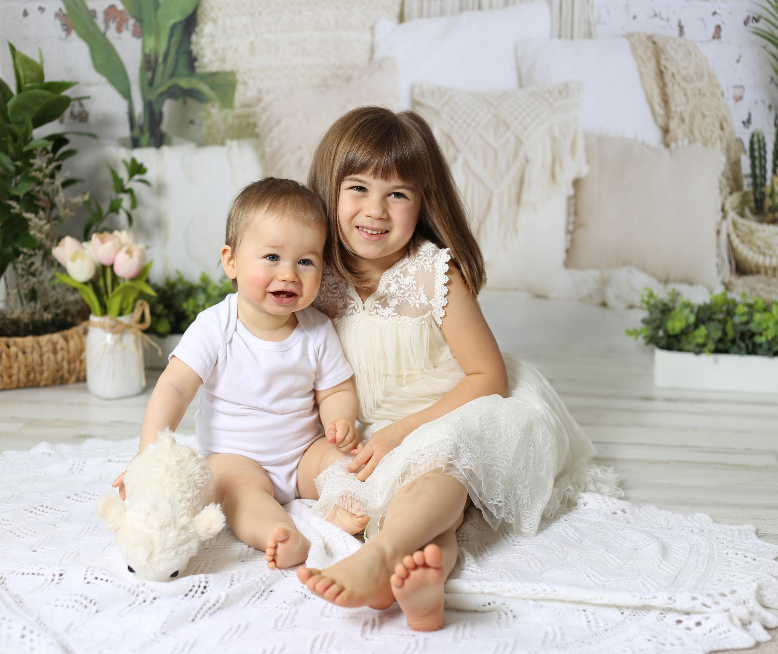 Family studio photoshoot. YuAnna studio. Family & Kids Photographer in Seattle area, located in