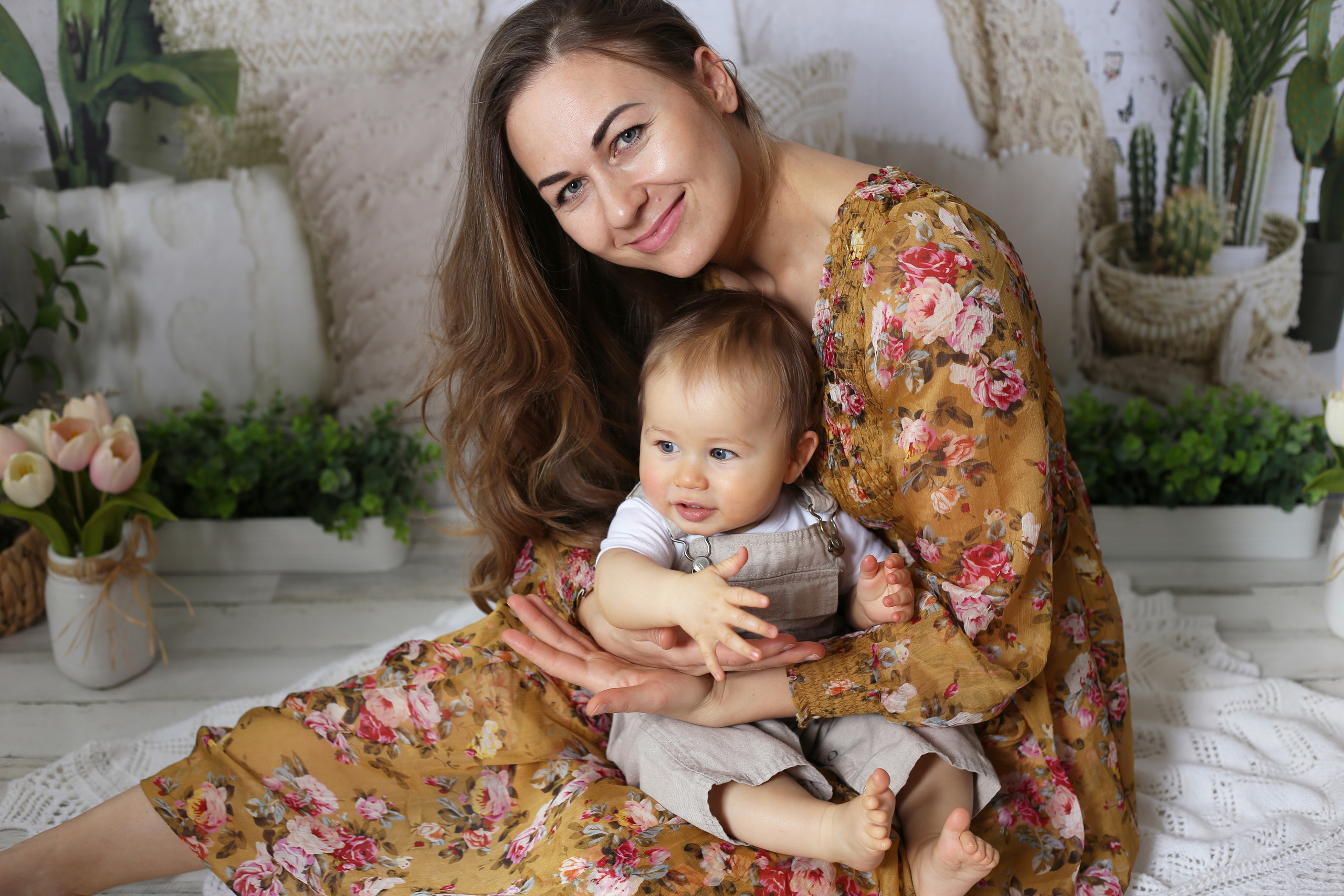 Family studio photoshoot. YuAnna studio. Family & Kids Photographer in Seattle area, located in