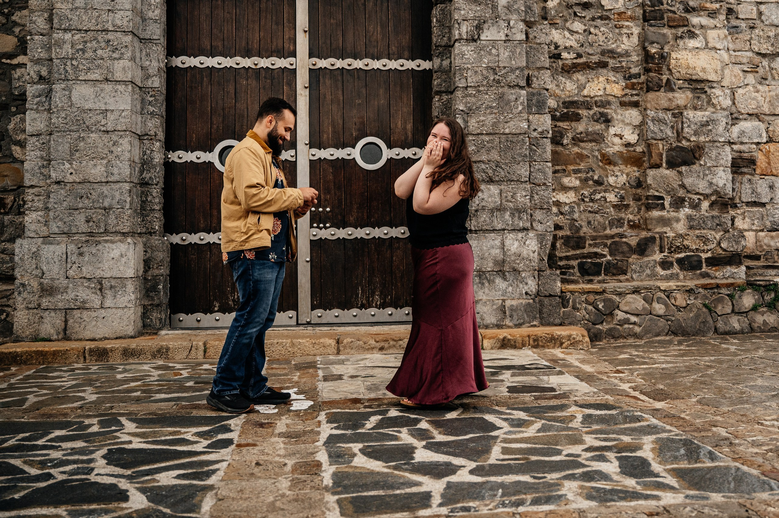 Proposal photographer in Gaztelugatxe 