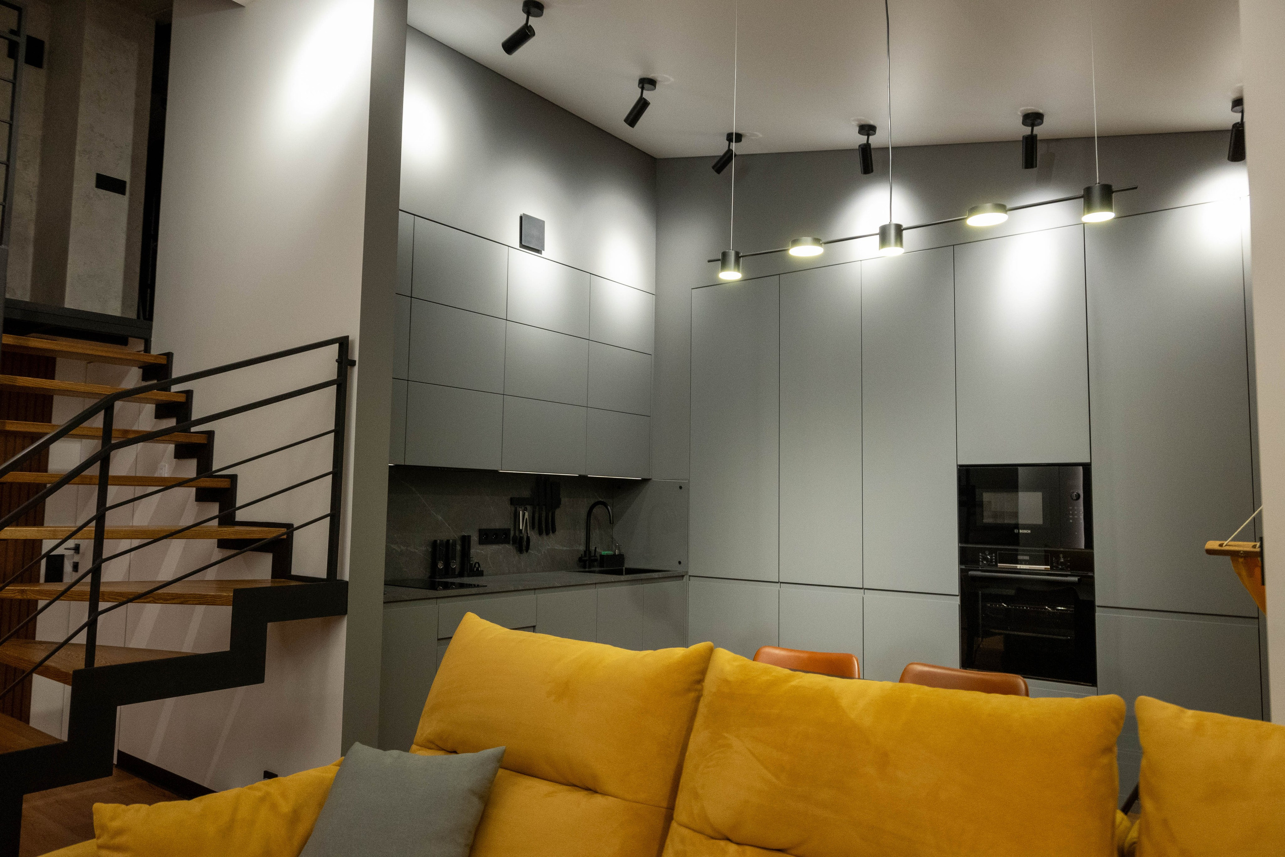 The apartment is on two levels. Fotograf Dmitrii Donets