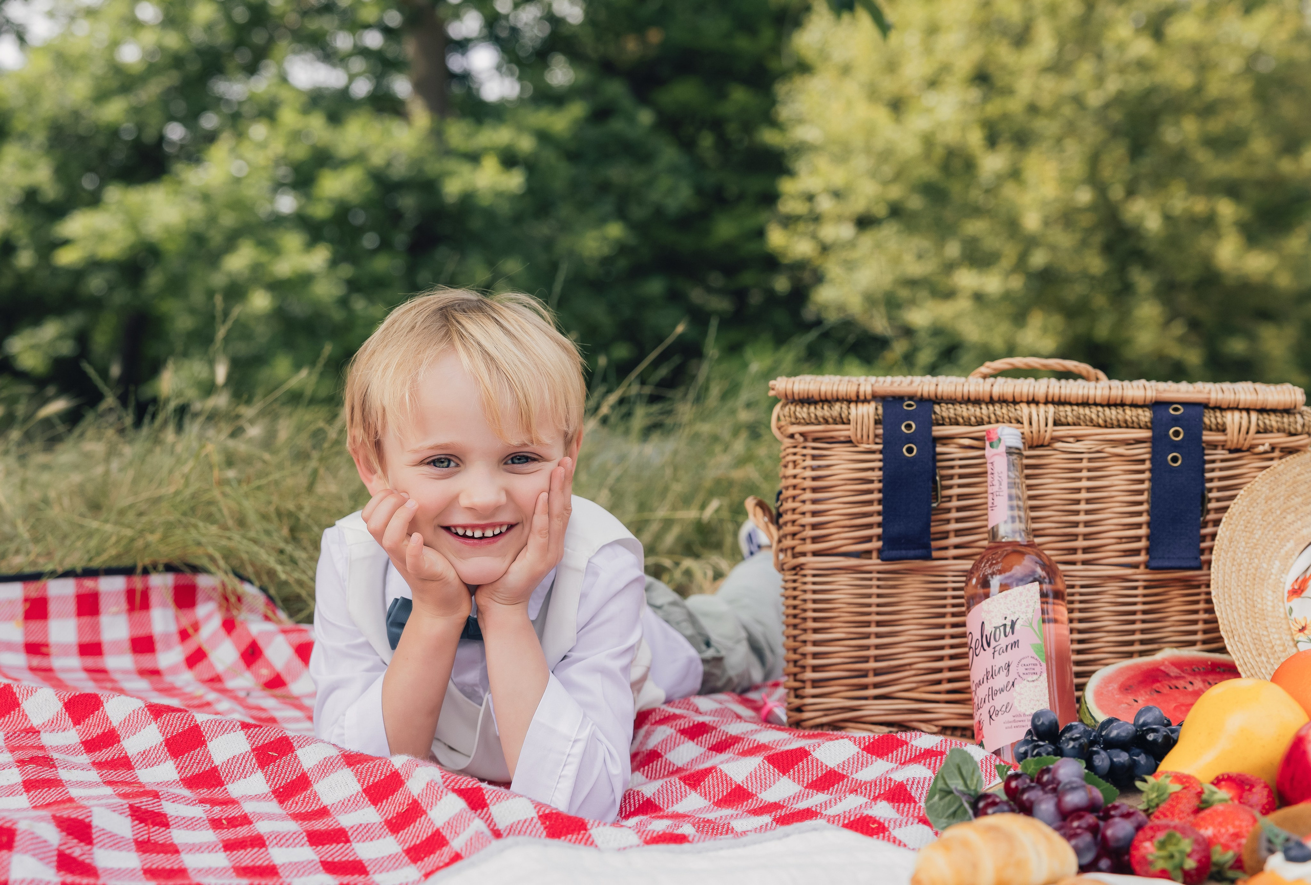 Summer Picnics. PHOTOGRAPHER IN LONDON