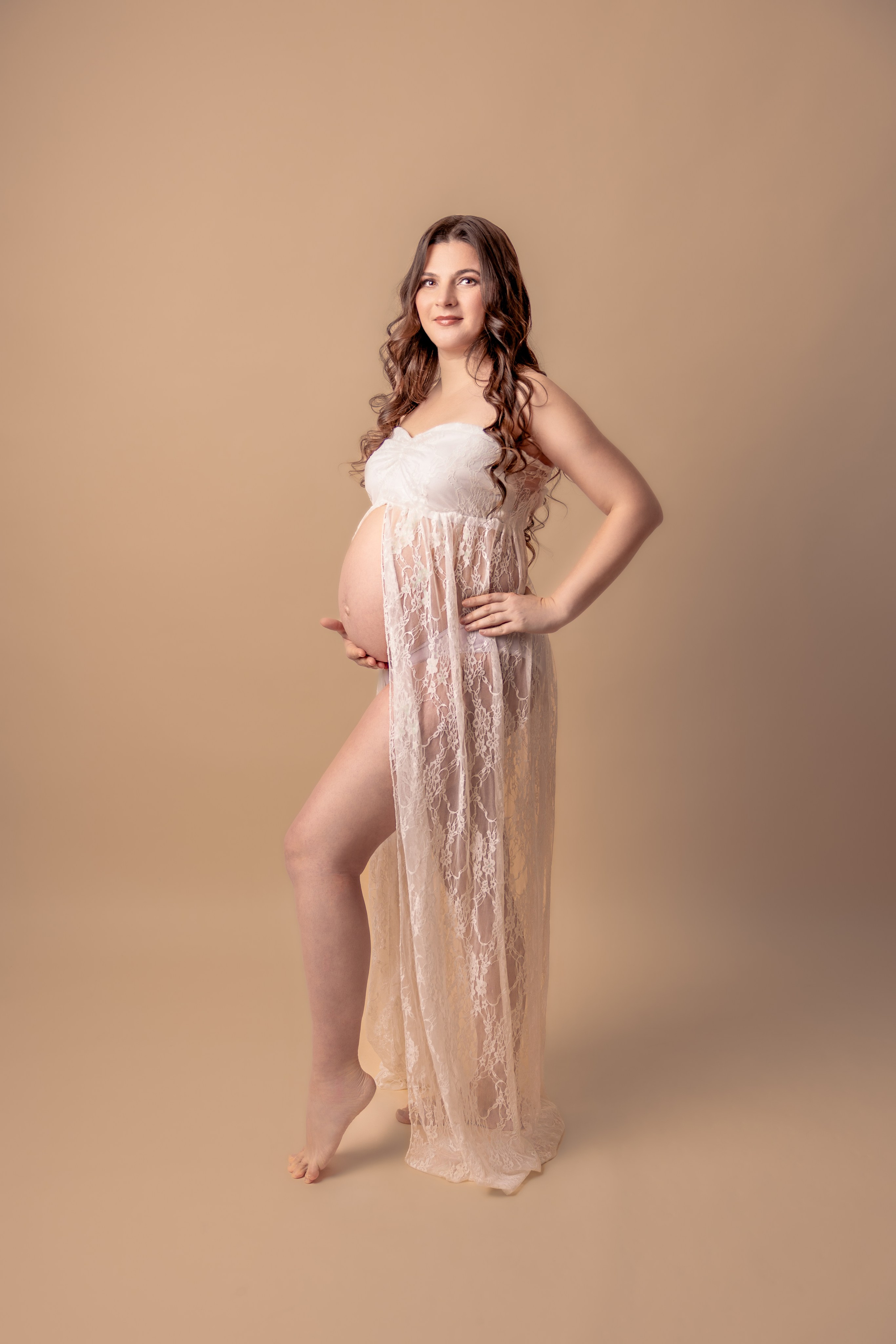 Maternity photoshoot in Dresden – soft and emotional pregnancy photography