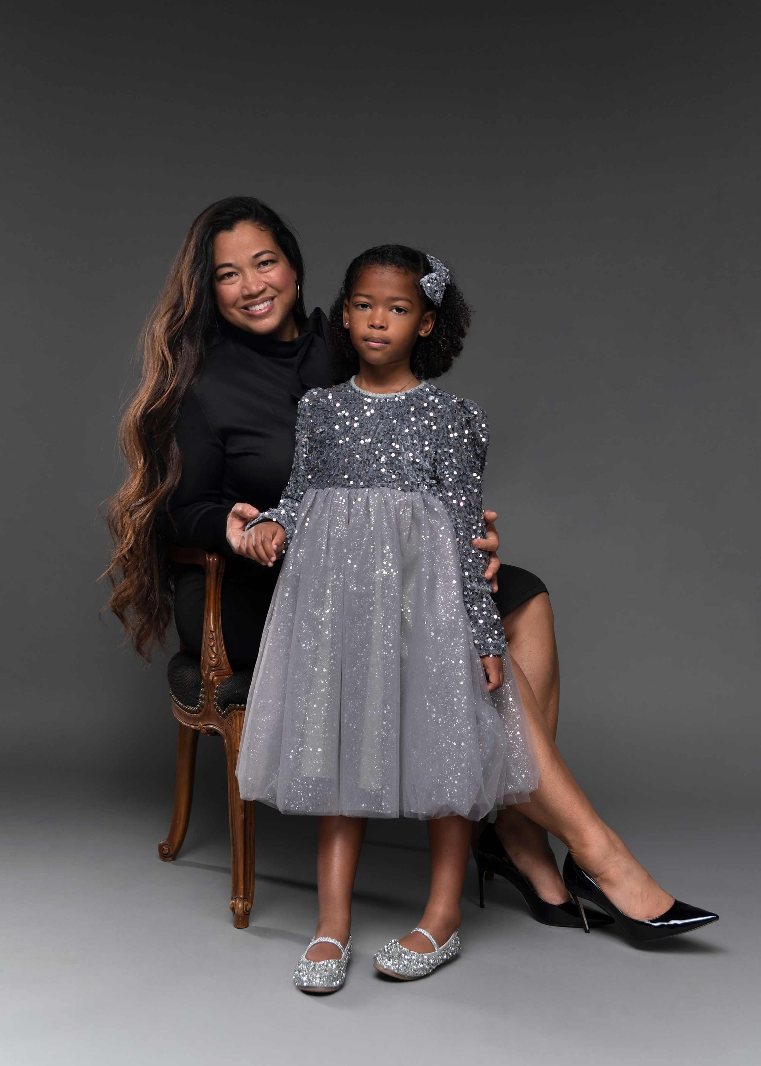 Family portrait at “Alice Green” studio. Portrait, kids and family photographer in Wesley Chapel Alina Alice Osipova