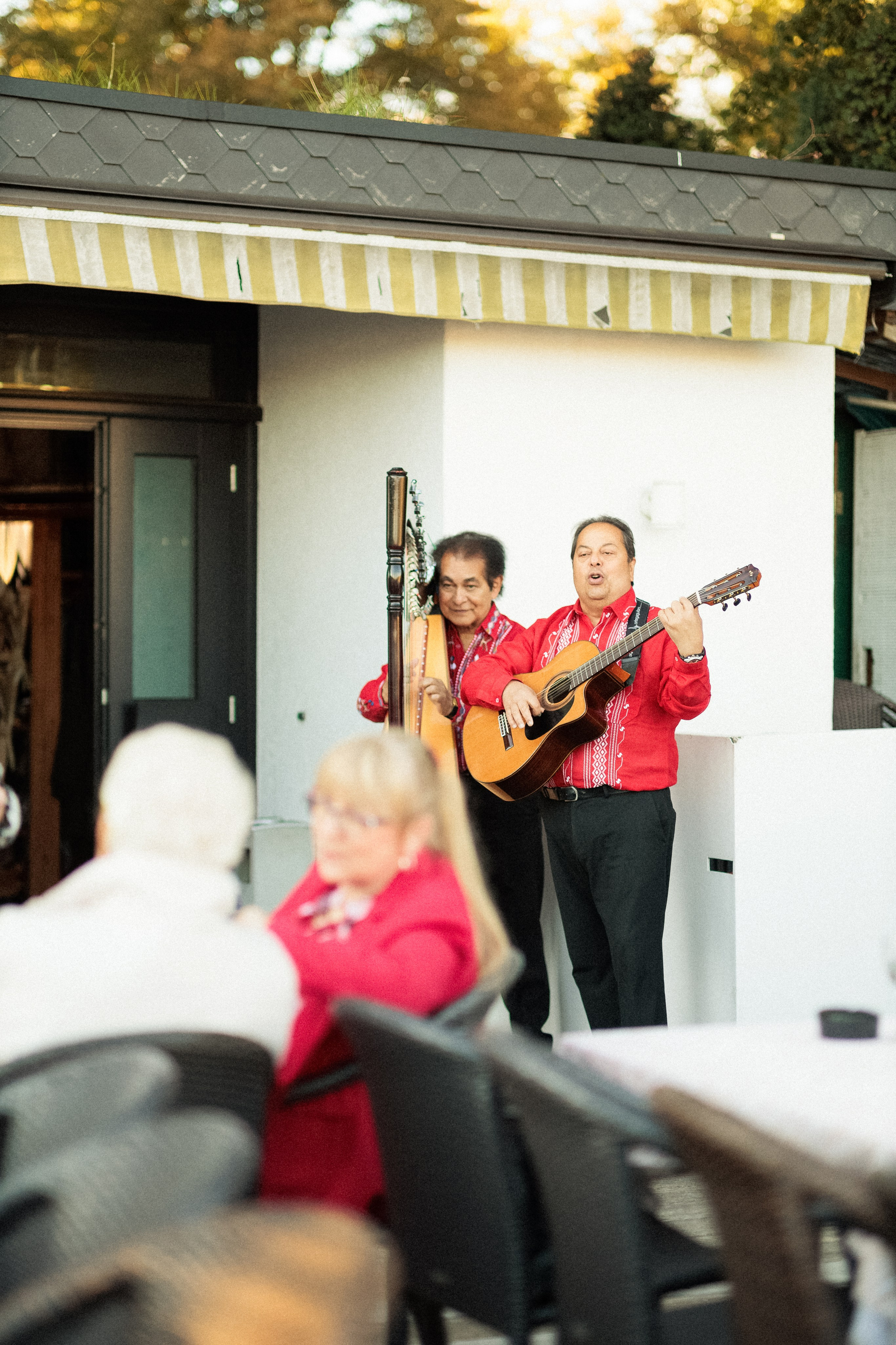 Traumhochzeit im Bobby Reich | Moderne Liebe am Hamburger Alsterufer. Hochzeitsfotograf und Hochzeitsvideograf aus Hamburg | Roka21Film