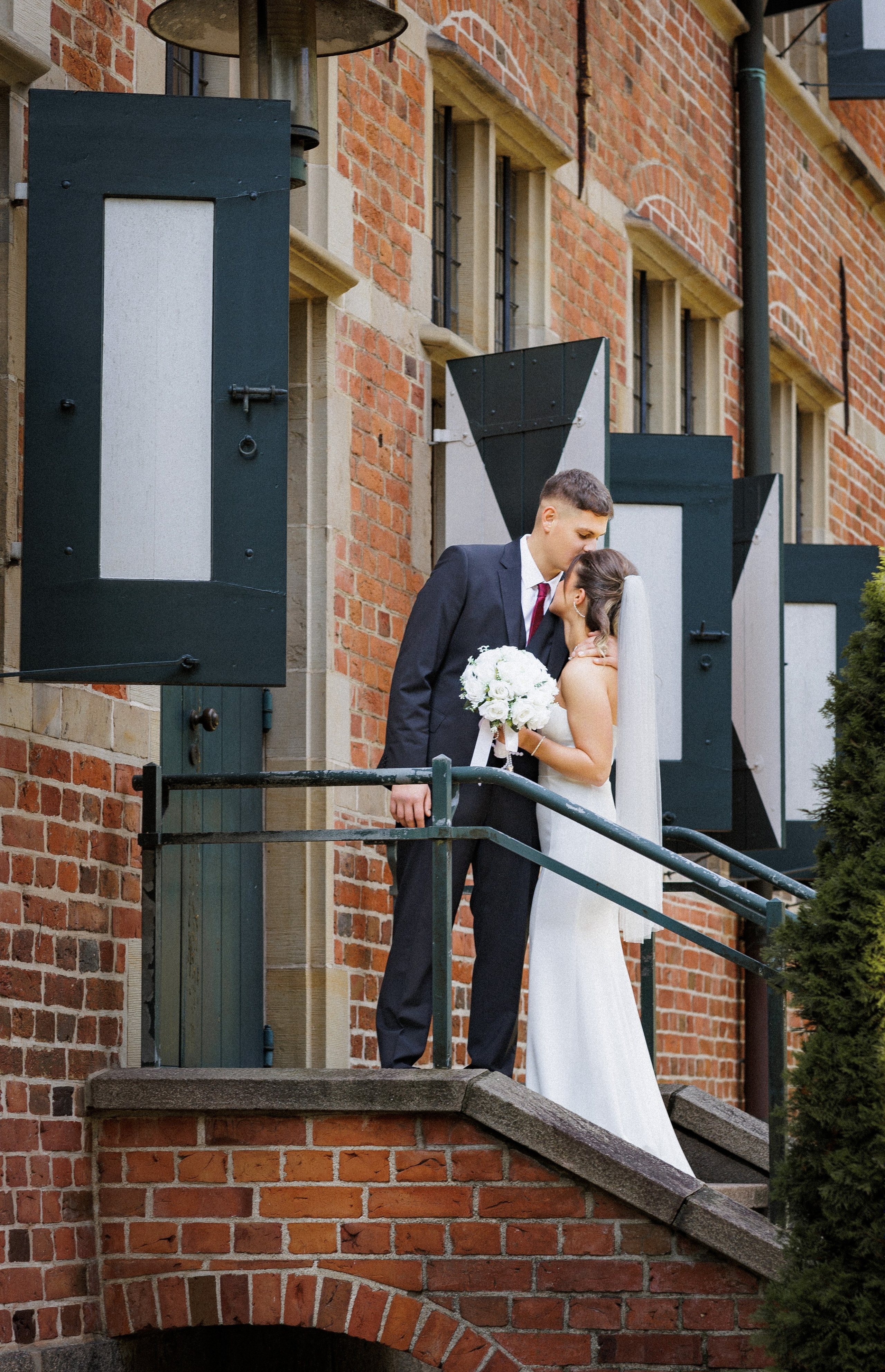 Hochzeitsfotografie im Schloss Arensburg: Ein Tag voller Liebe. Hochzeitsfotograf und Hochzeitsvideograf aus Hamburg | Roka21Film