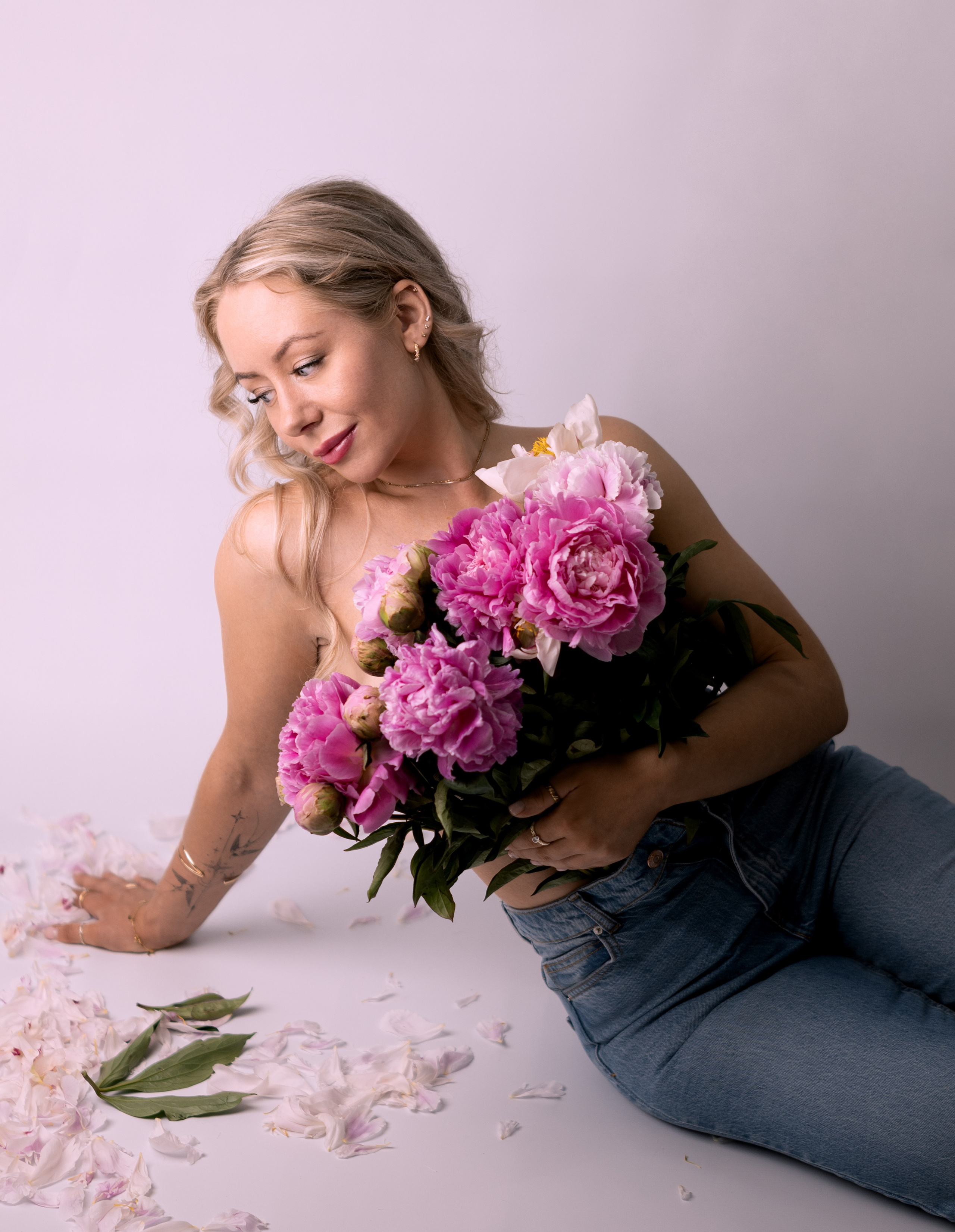 Julia. Women’s photographer in Coventry, UK. Boudoir and portraits are my focus; I also capture couples, mini weddings, maternity & newborns