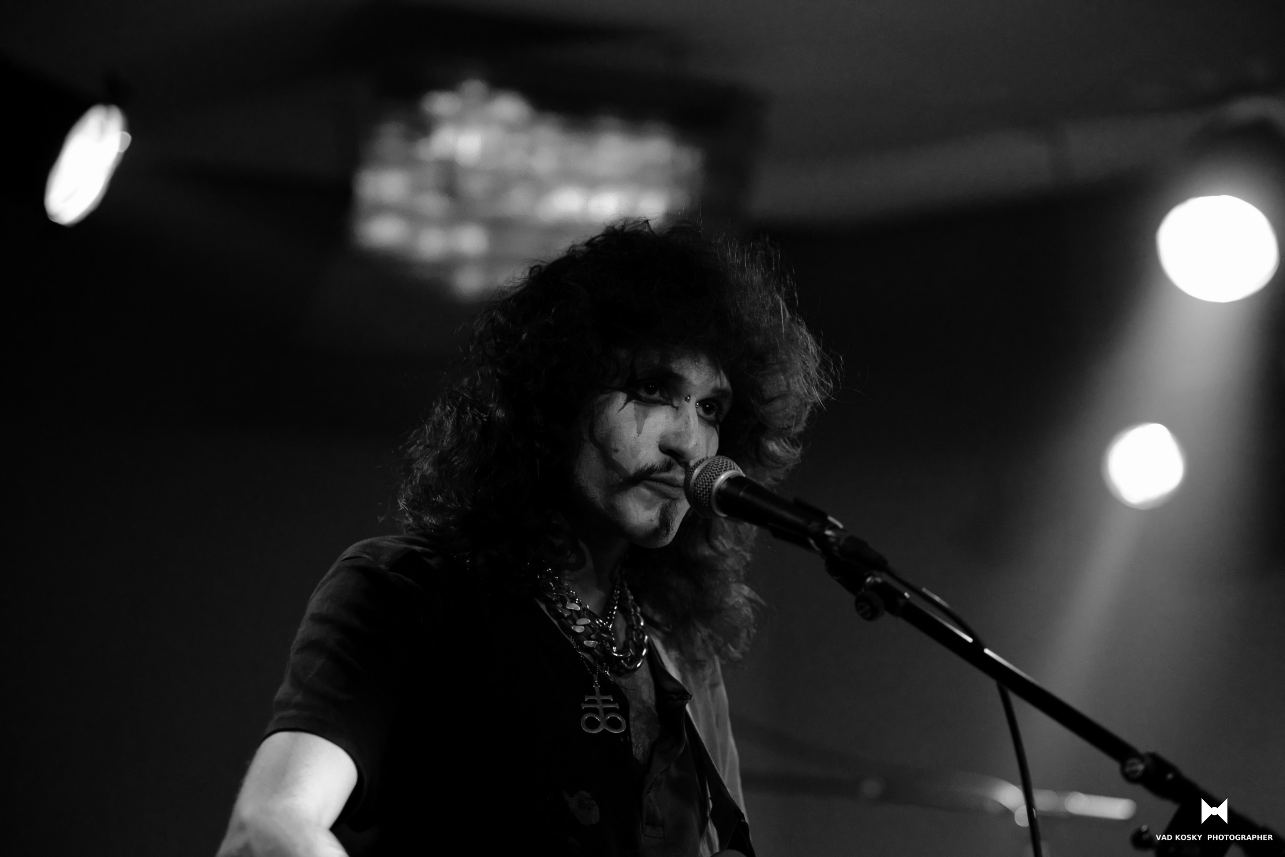 Crimson bass — Mary Bar Haifa 28.11.25. Vad Kosky Photographer