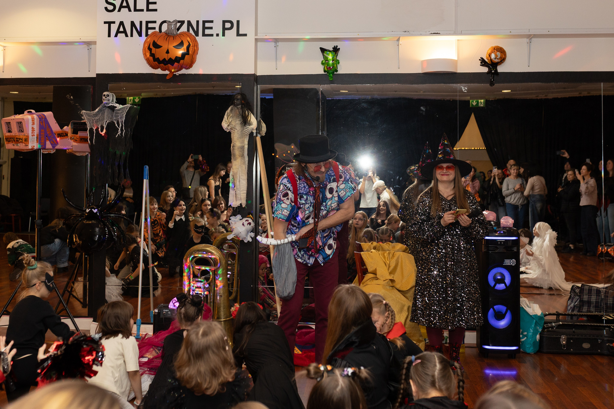 Leo dance studio Helloween 2025. Семейный и детский фотограф в Варшаве Мила Бобровская