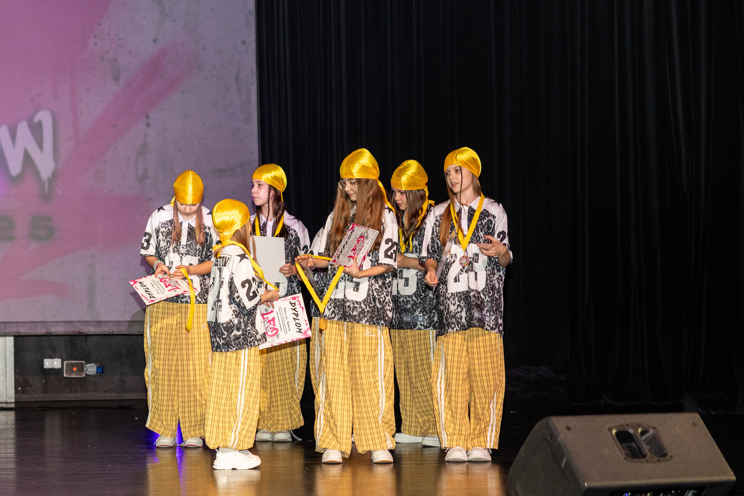 LEO DANCE SHOW WINTER 2025. Семейный и детский фотограф в Варшаве Мила Бобровская