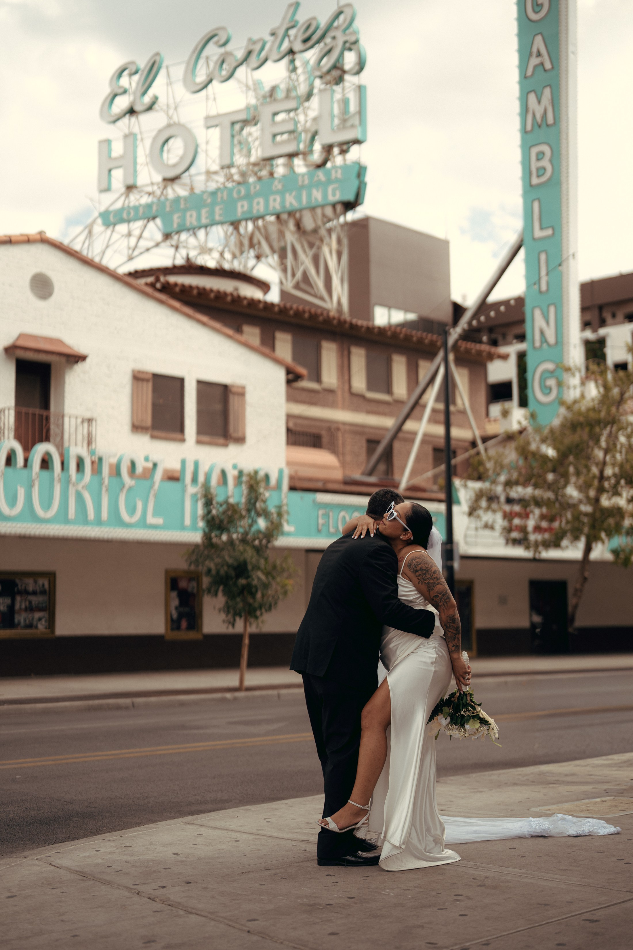 Noelani&Alex. Wedding & elopement photographer Viktoriya Kravtsov. Las Vegas