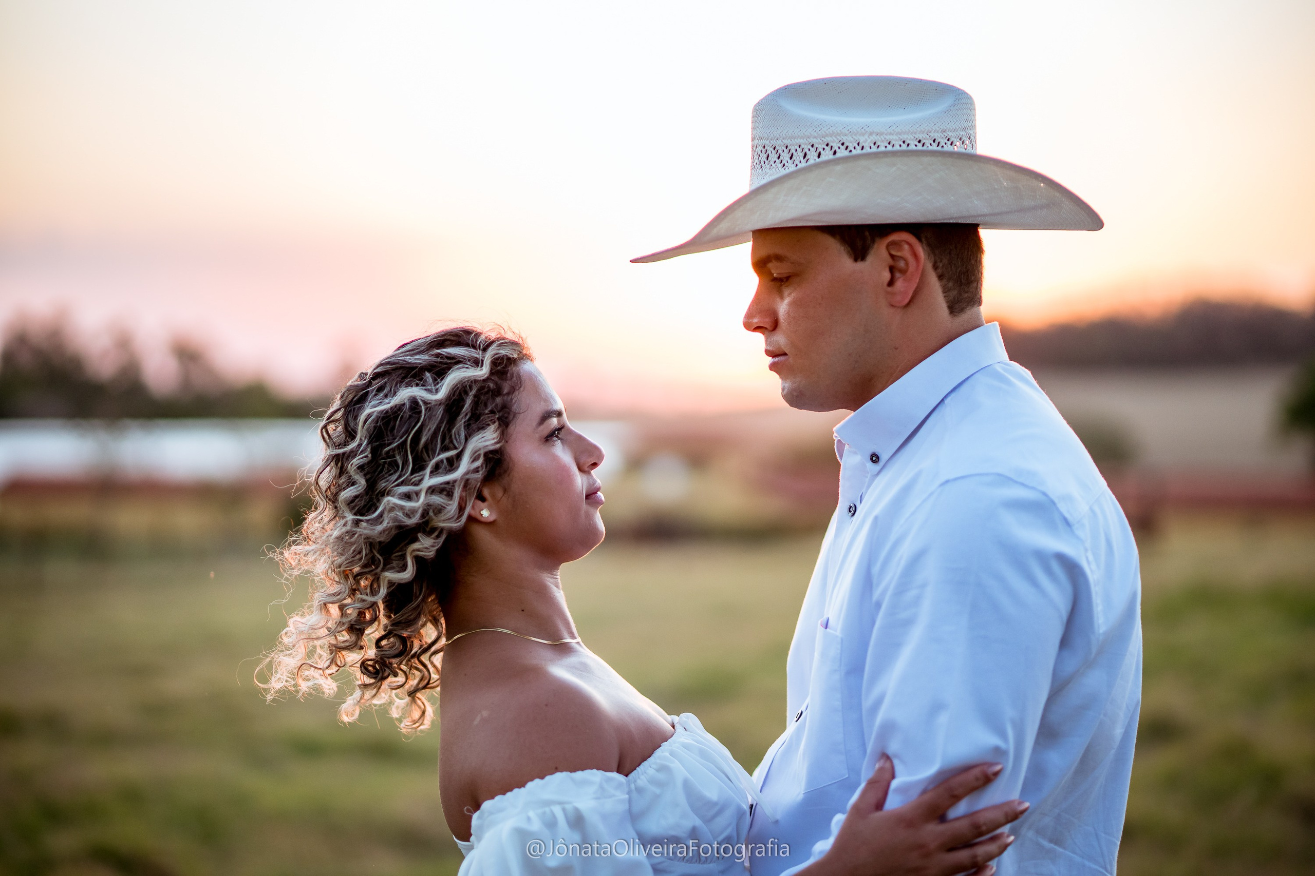 Pre Wedding Luérica e Vinicius. Fotografia de casamentos e ensaios em avaré Jônata Oliveira