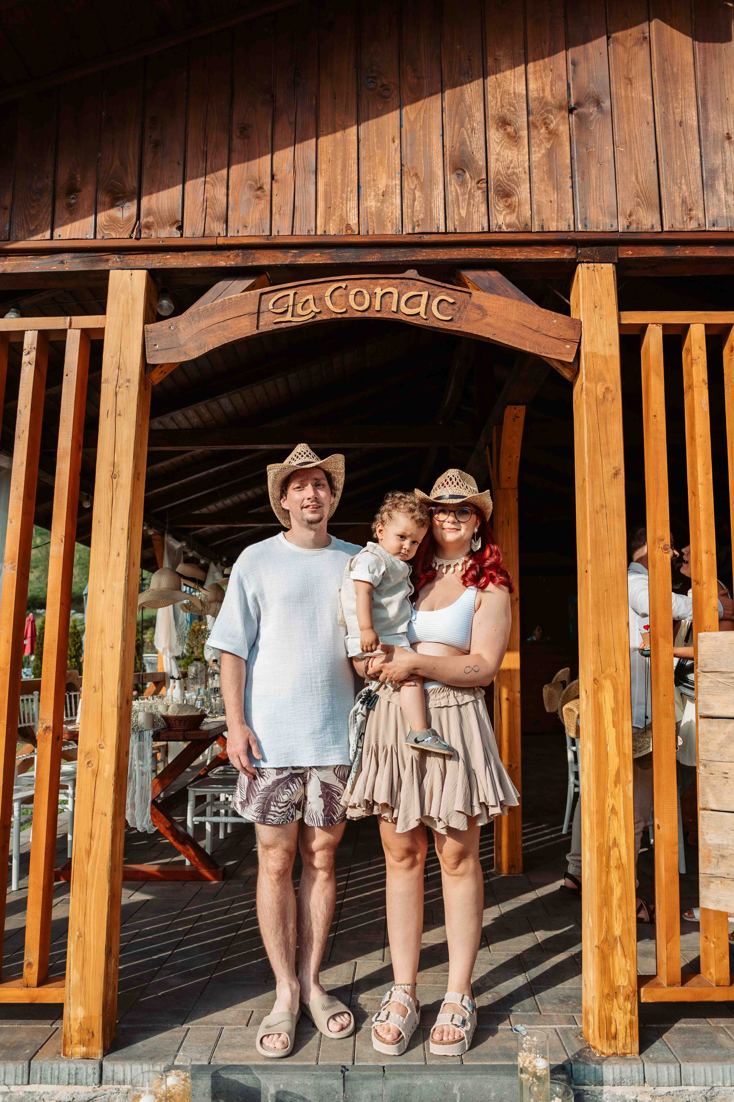 PETRECERE - Andreea & Ciprian. Contrast Studio