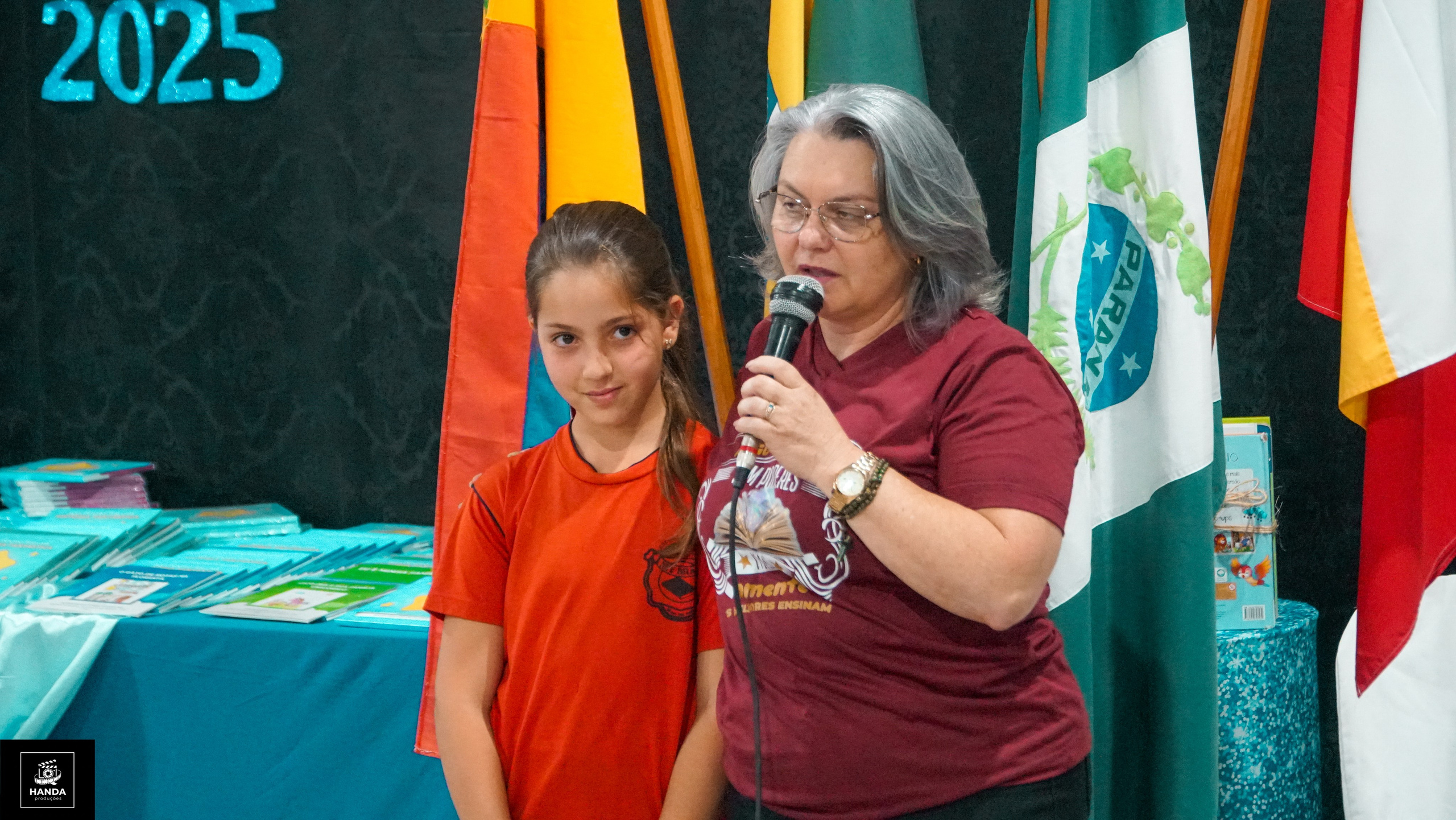 Noite autógrafos colégio Aurélio Buarque de Holanda. Handa Produções