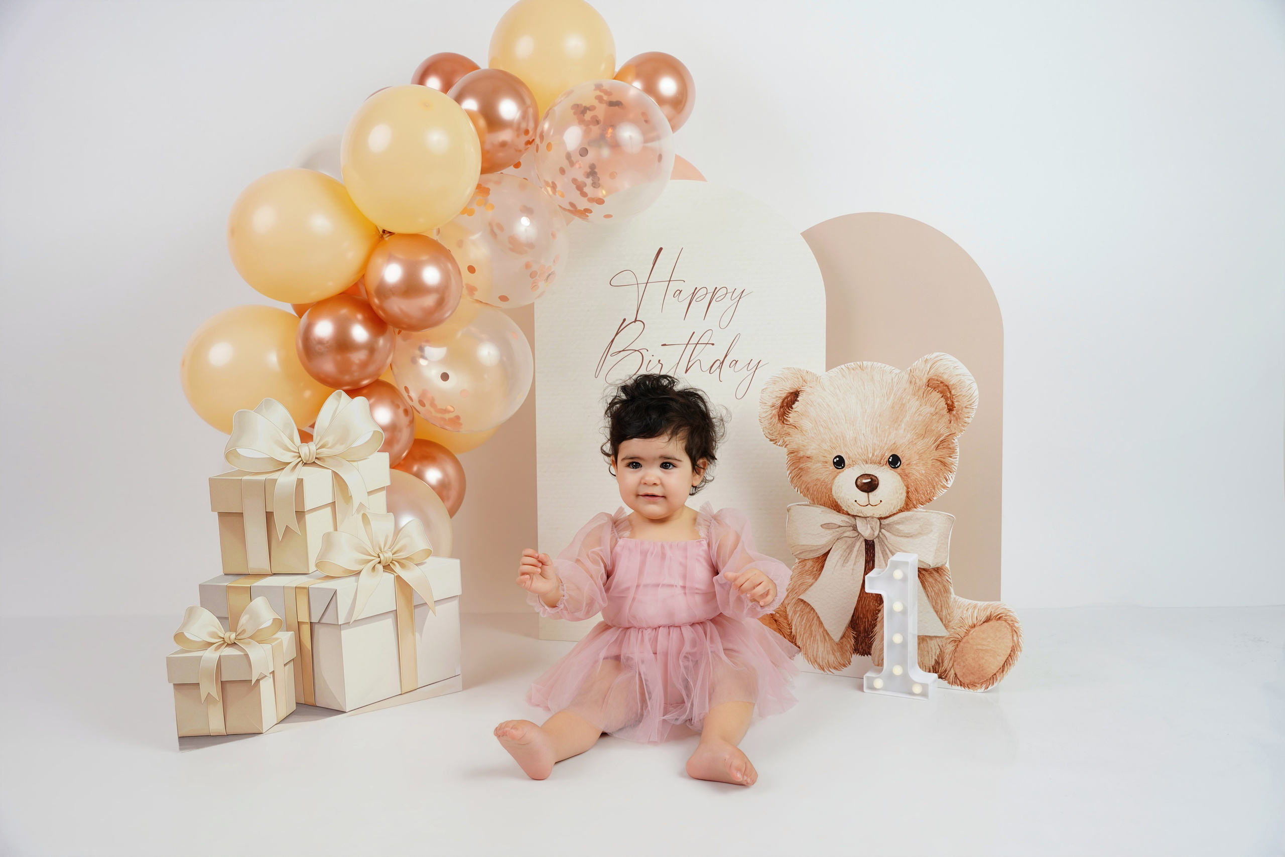 Fotografin für Kindershooting und CakeSmash in Augsburg. Neugeborenenfotografin und Retoucher in Augsburg Nastassia Schneider
