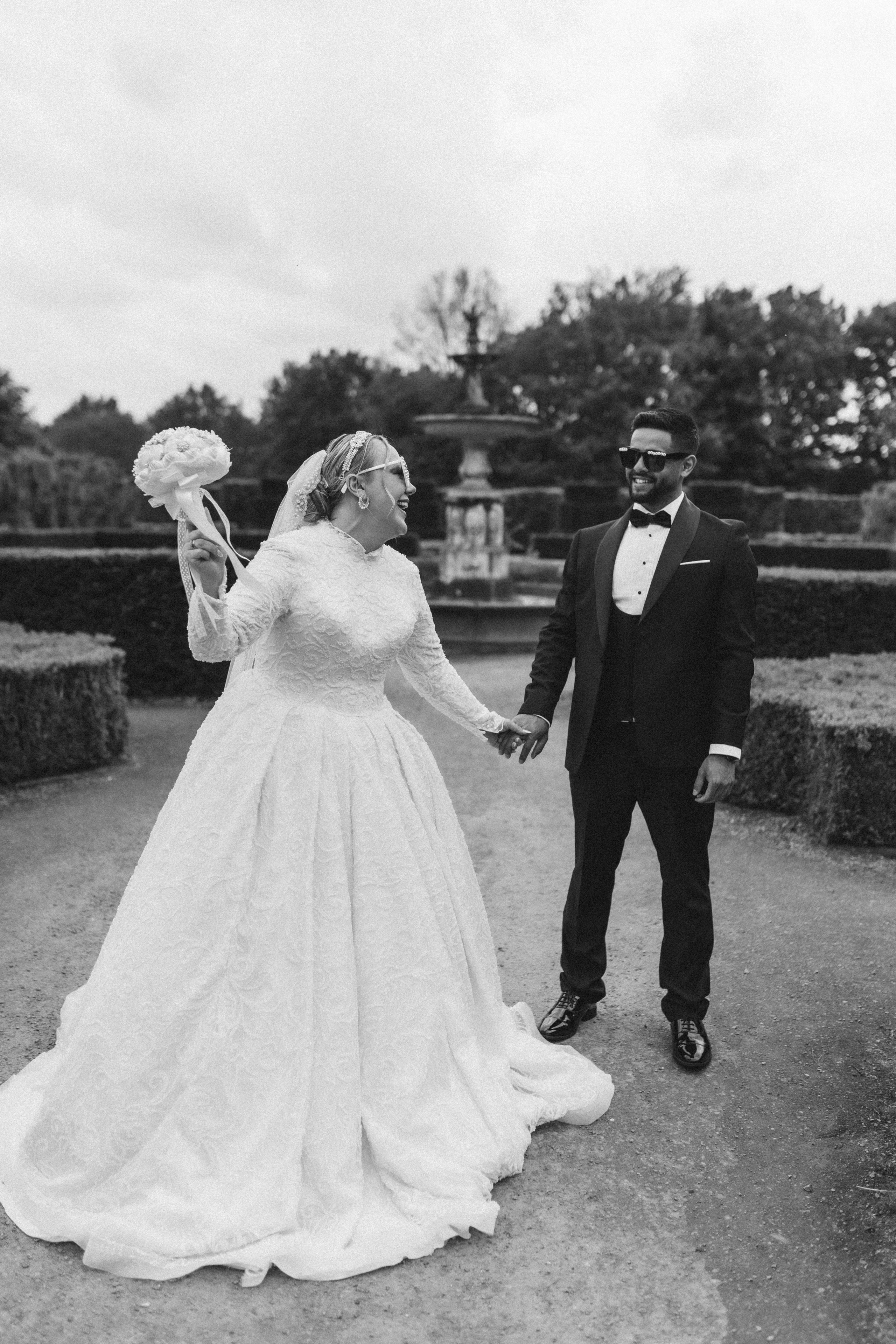 Love in the Garden. Wedding and Portrait Photographer Evie Moon