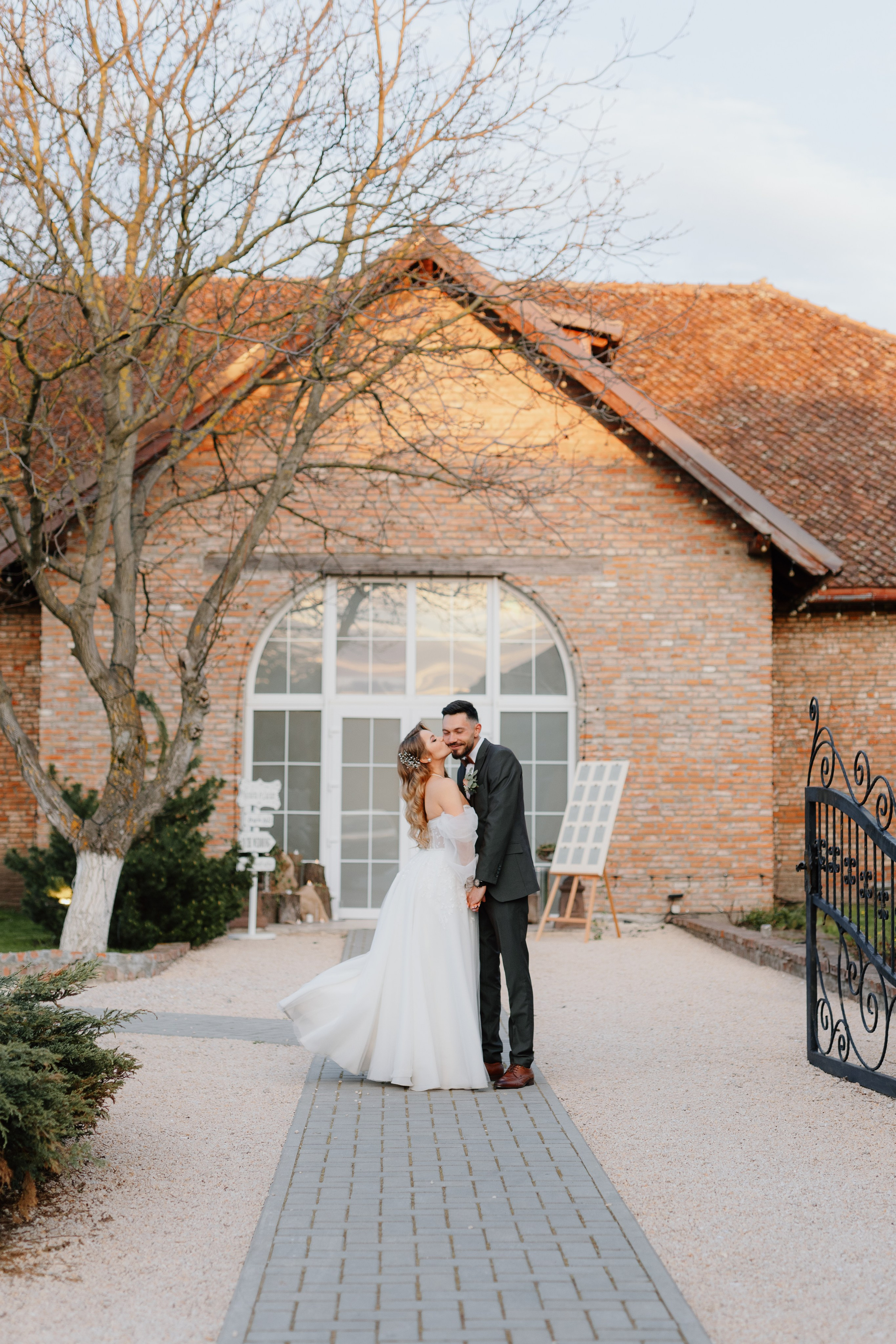 Nicoleta & Lucian. Main