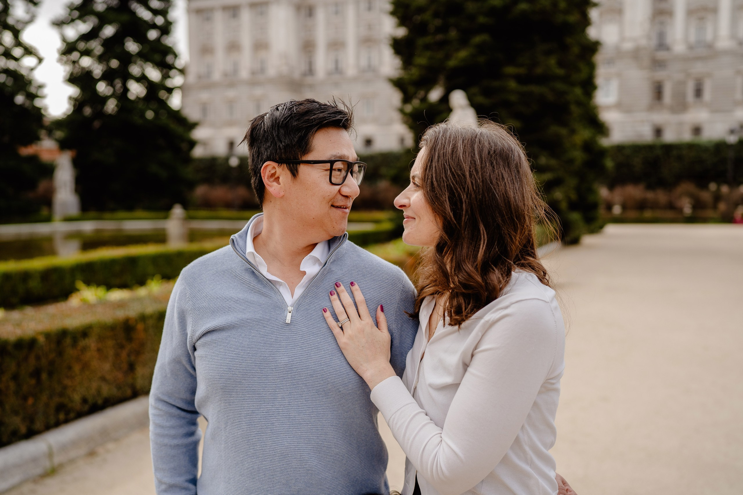 Family photoshoot in Jardines de Sabatini, Madrid. Madrid Photographer for Proposals, Engagements & Families | Anya Petrova