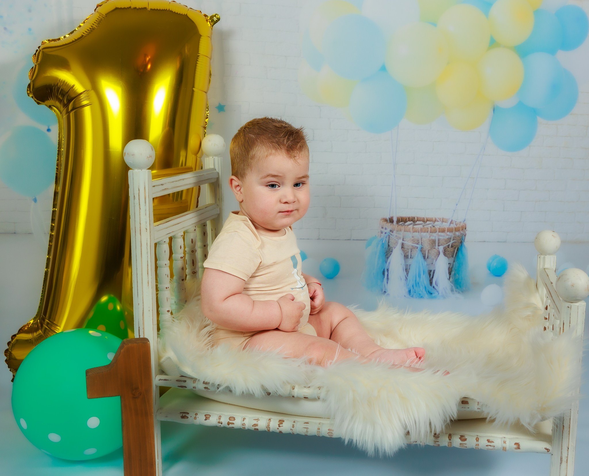 Elias. FotoACTIV.ro - Imaginea ta contează