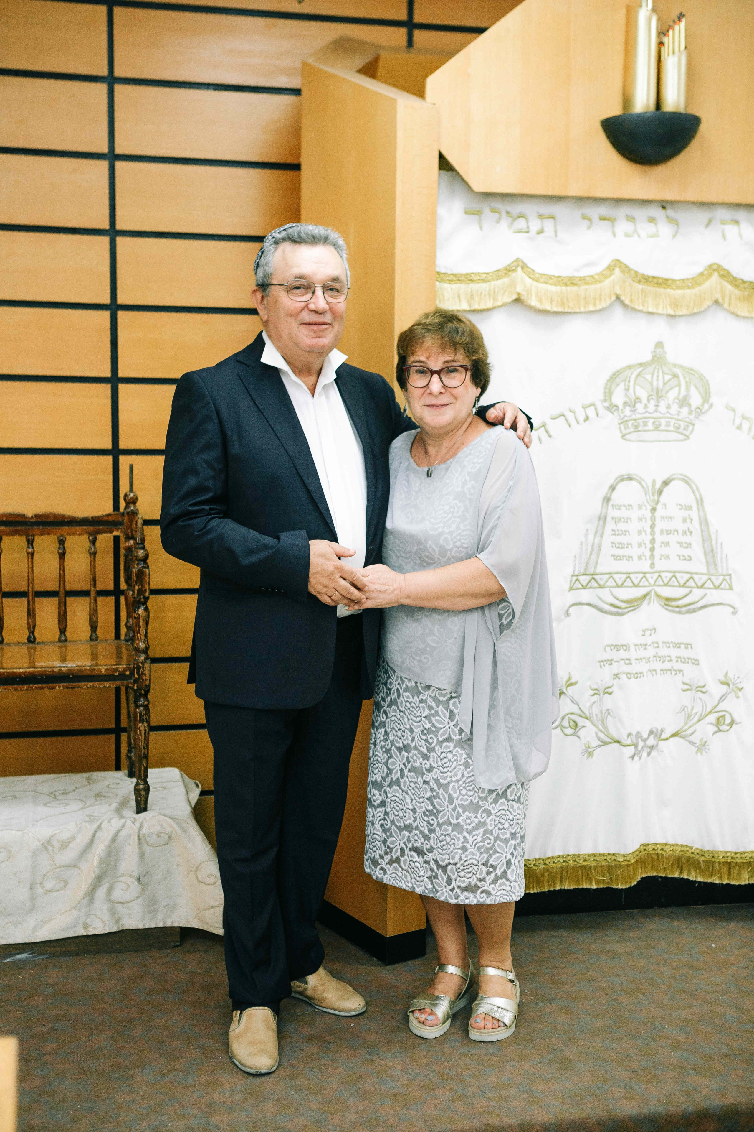 BRITH MILA IN THE SMALL SYNAGOGUE. PHOTOGRAPHER IN ISRAEL