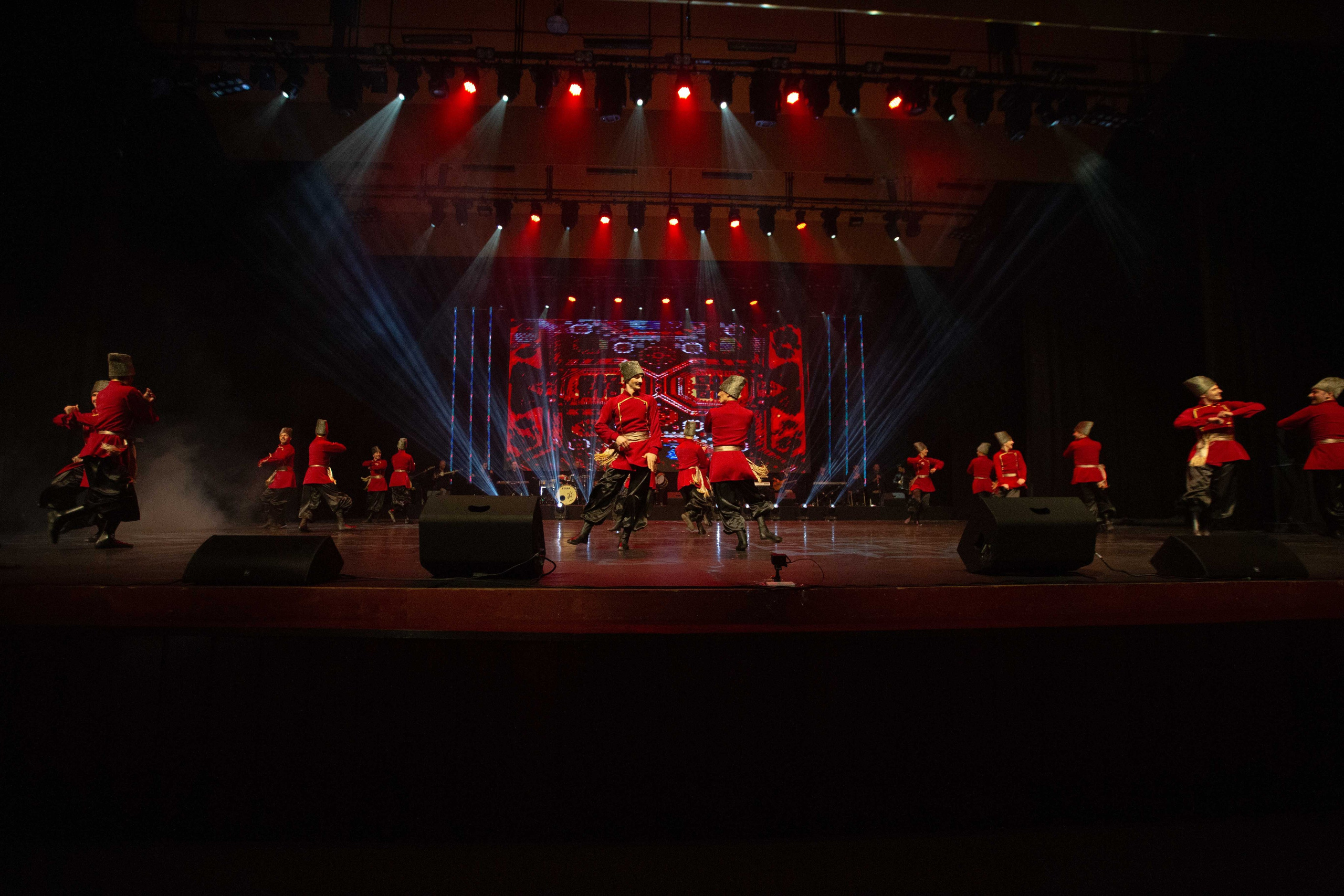 STATE DANCE ENSEMBLE. Wedding&Event photographer Ismail Rzayev in Baku