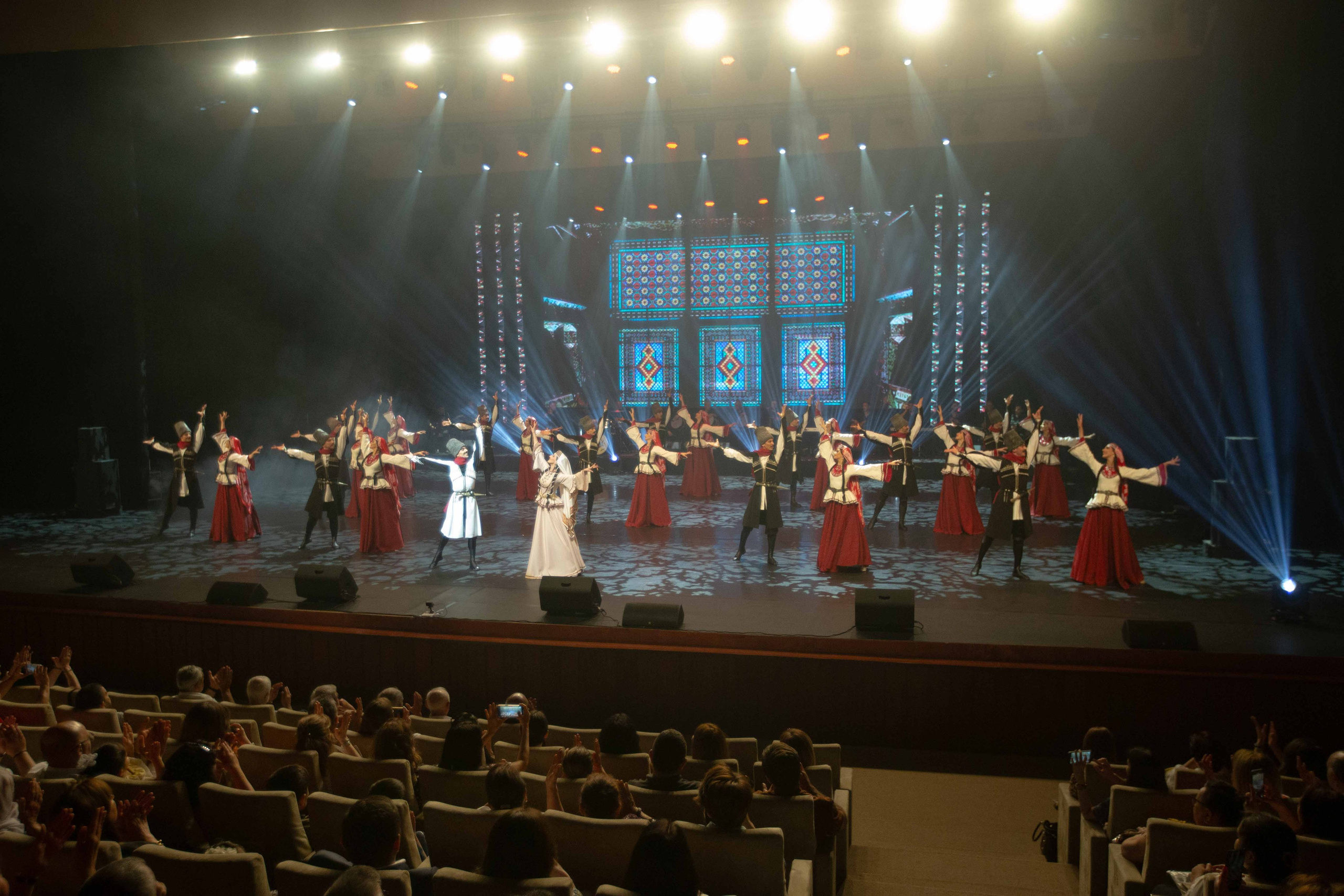 STATE DANCE ENSEMBLE. Wedding&Event photographer Ismail Rzayev in Baku