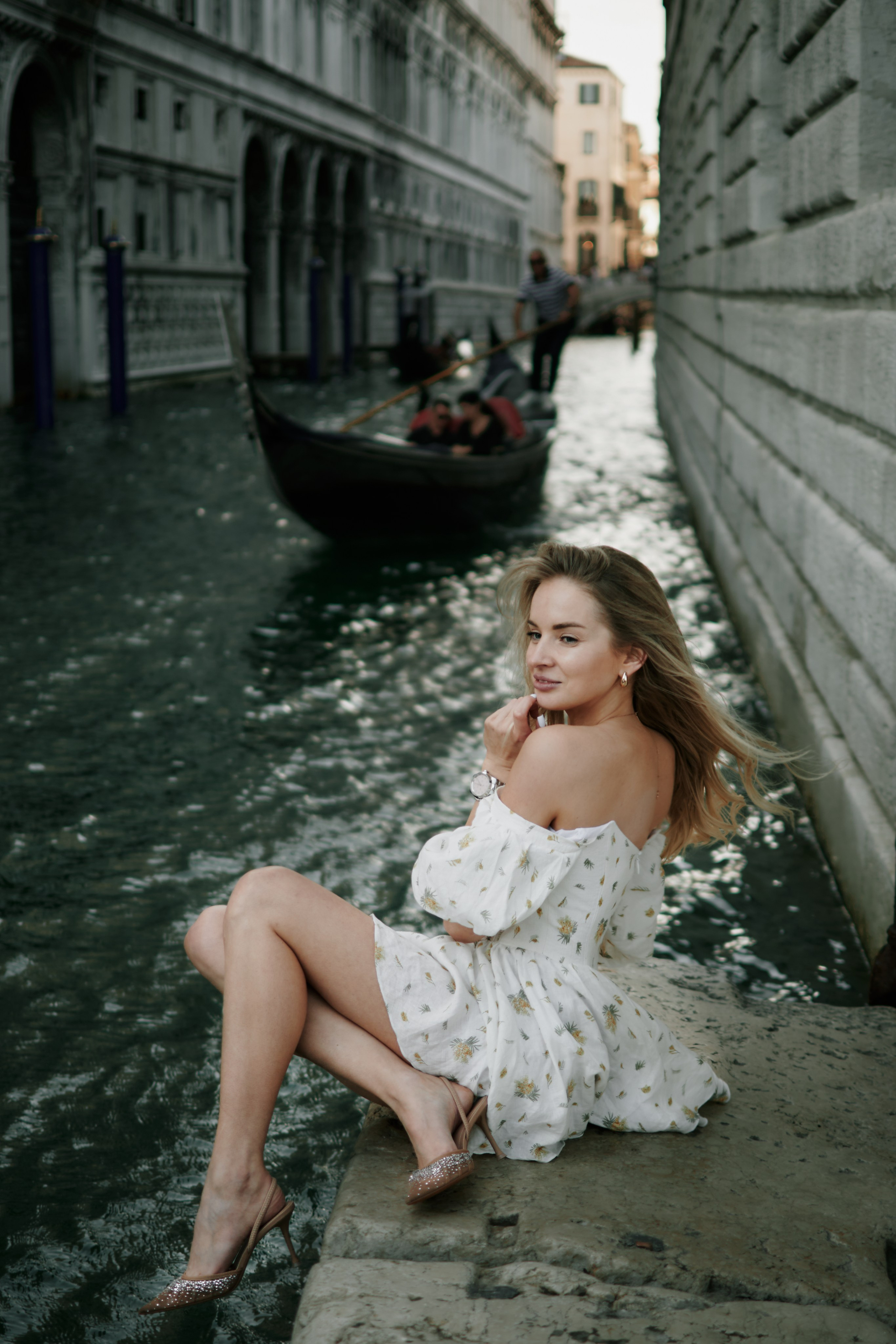 Surprise Engagement Photoshoot in Venice on a Boat. Фотограф в Венеции, Италия. Зотова Яна