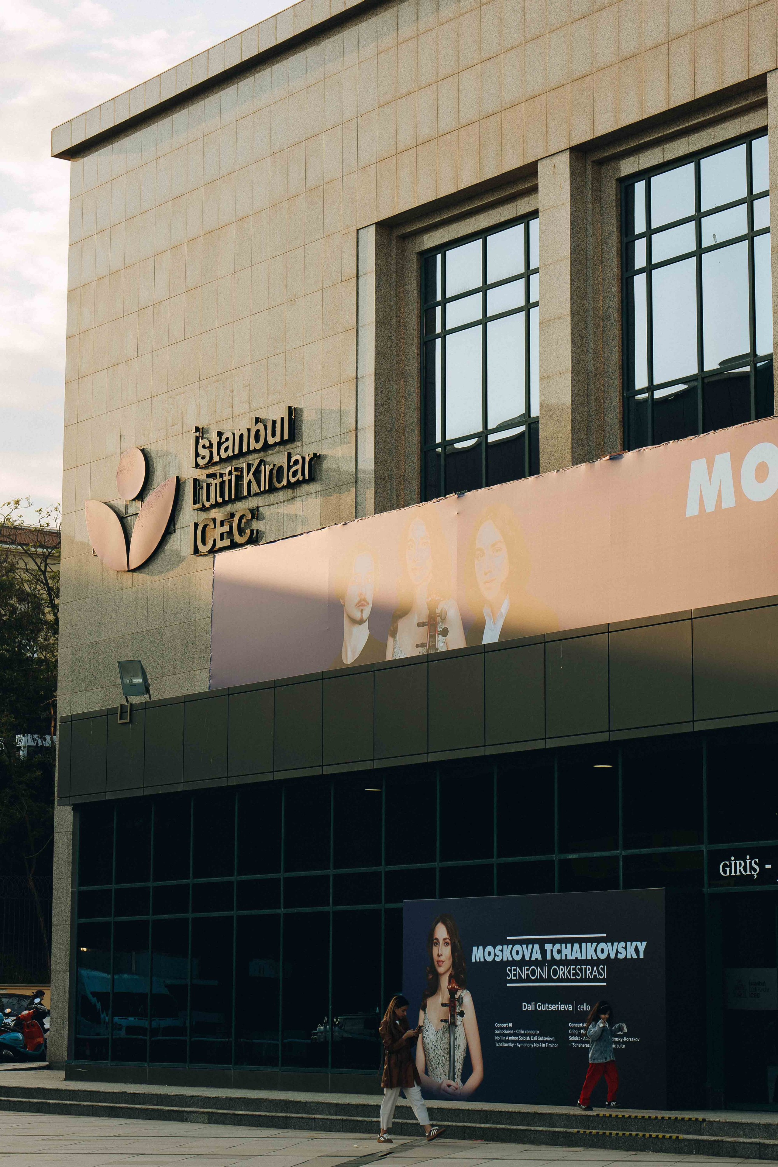 The Tchaikovsky Academic Grand Symphony Orchestra in Istanbul. Wedding&Event photographer Ismail Rzayev in Baku