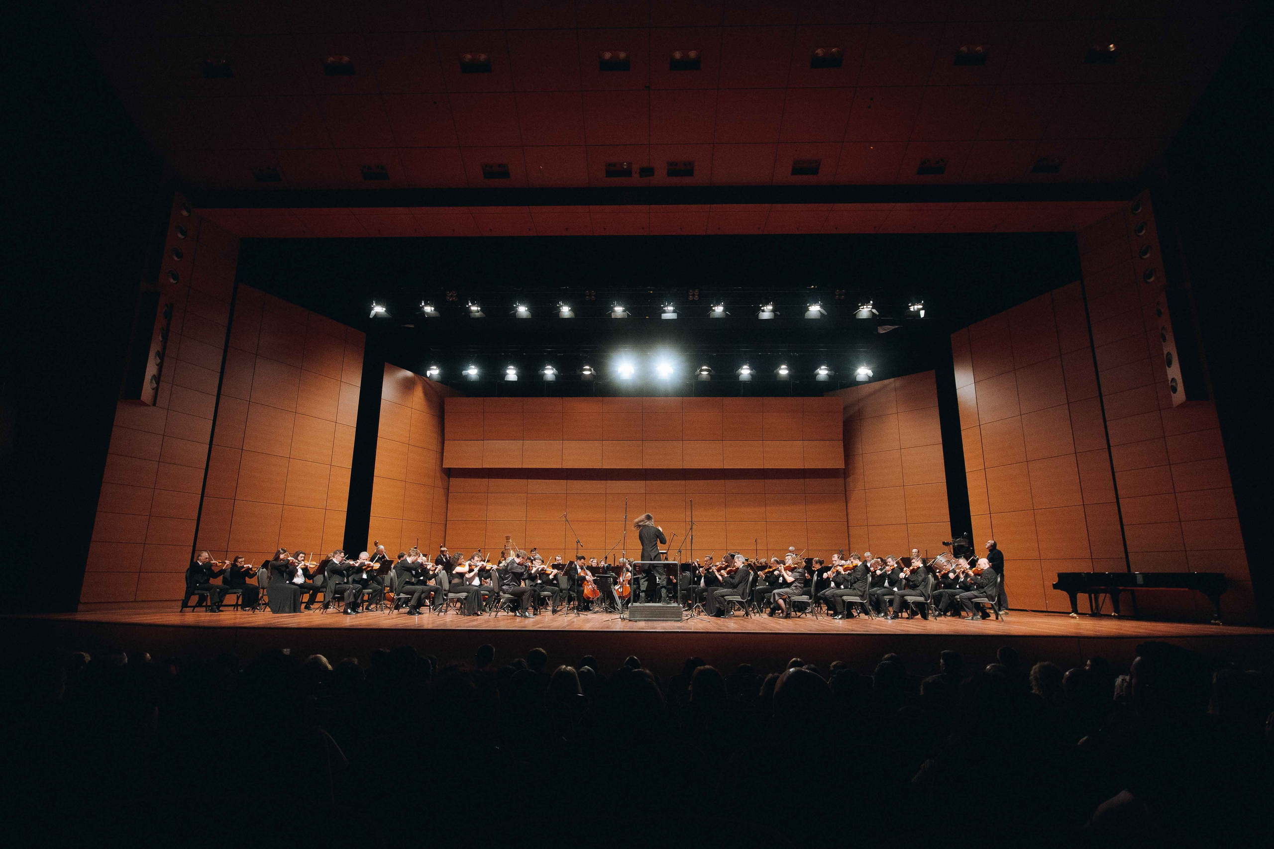 The Tchaikovsky Academic Grand Symphony Orchestra in Istanbul. Wedding&Event photographer Ismail Rzayev in Baku