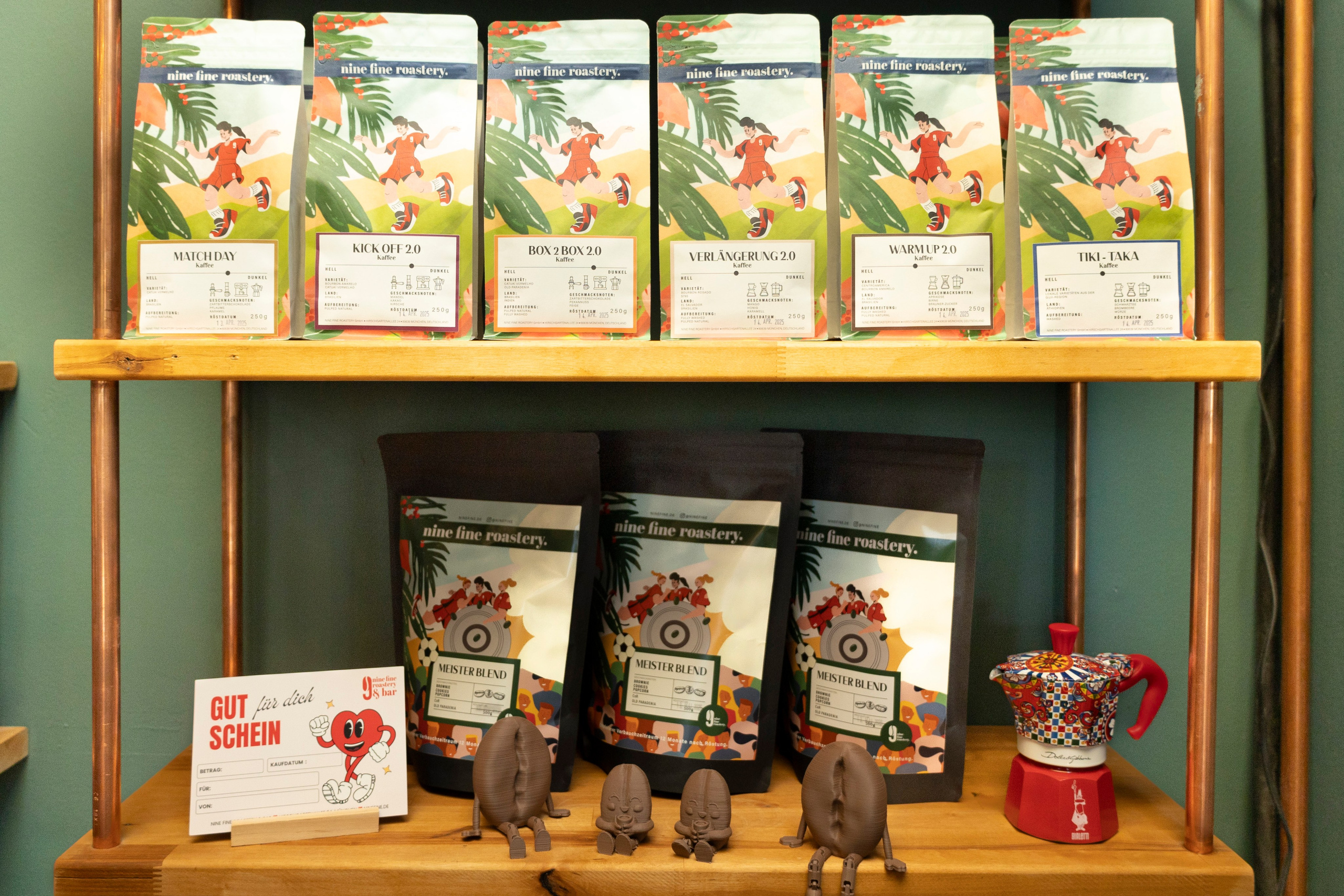 Cafe. Photographer in Munich