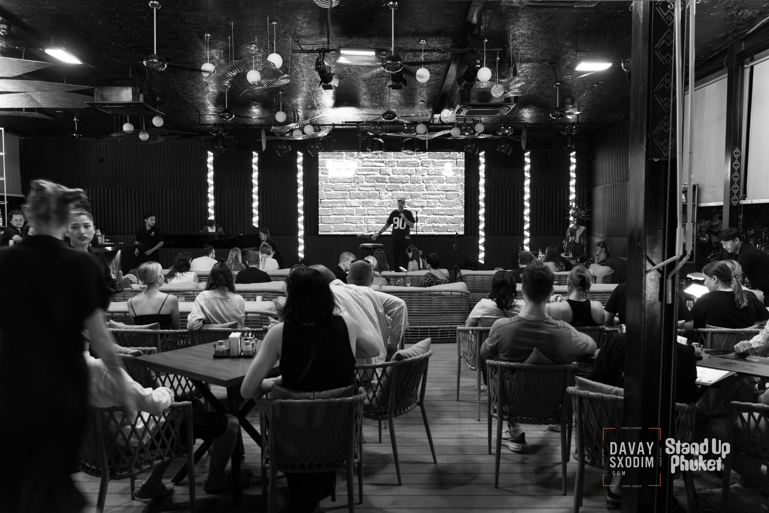 Standup Влада Лапина | Фоторепортаж | Афиша | DAVAYSXODIM.com PHUKET. АФИША|ФОТОРЕПОРТАЖИ|ИВЕНТЫ|ПХУКЕТ