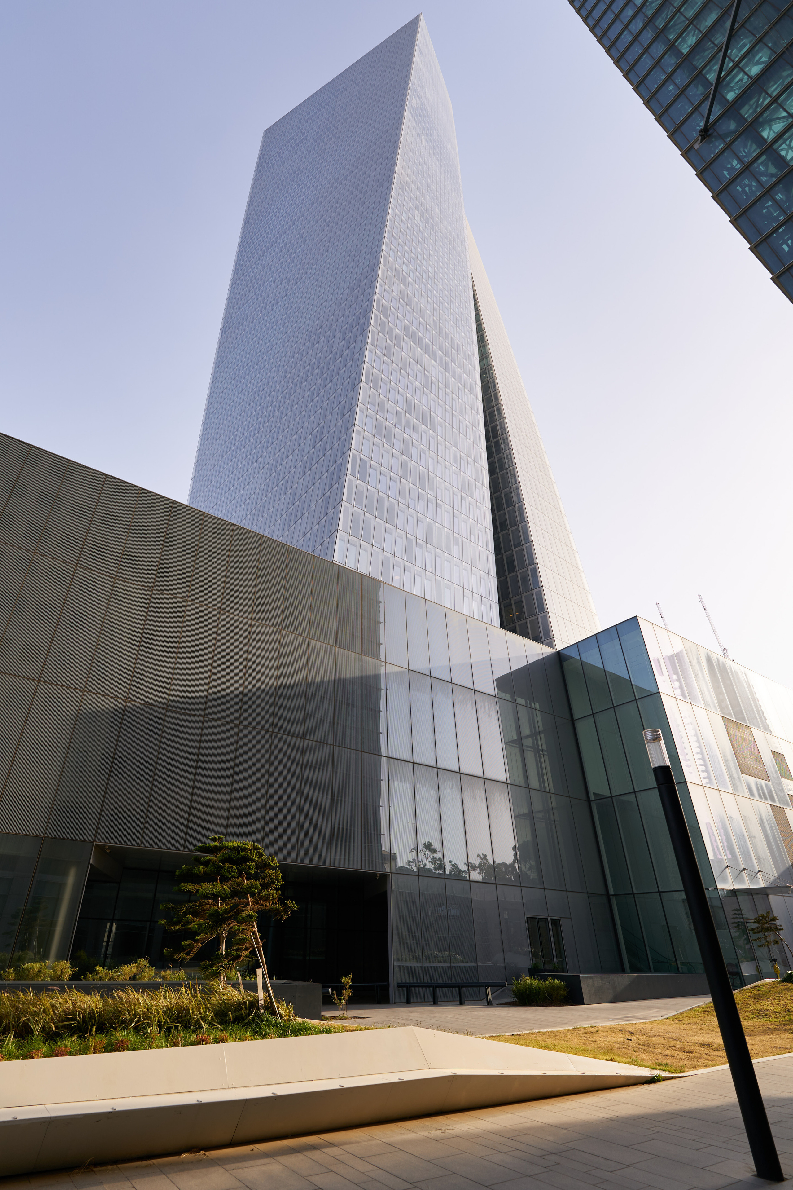 Exterior. צלם אלכס ברט בישראל