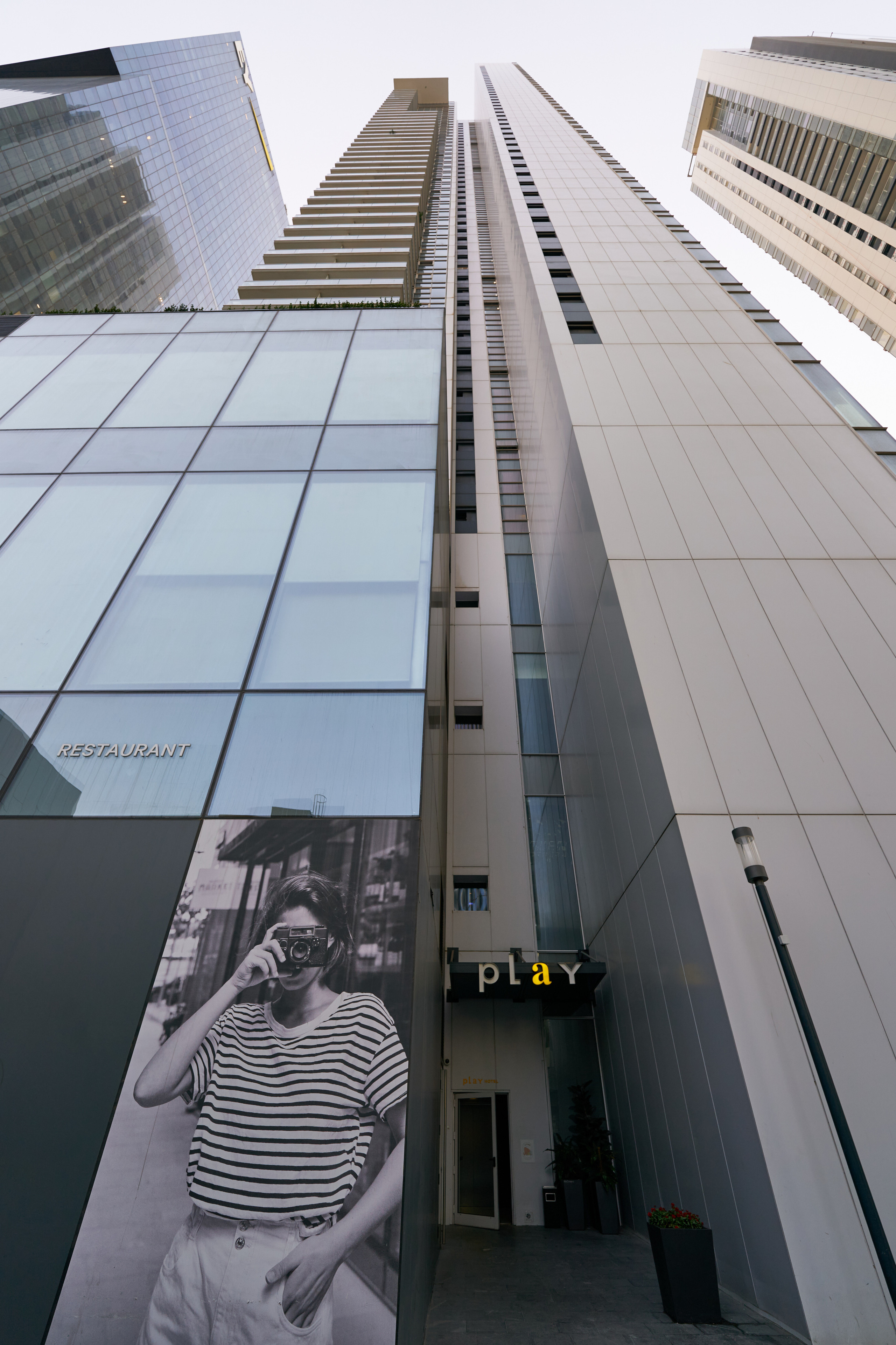 Exterior. צלם אלכס ברט בישראל