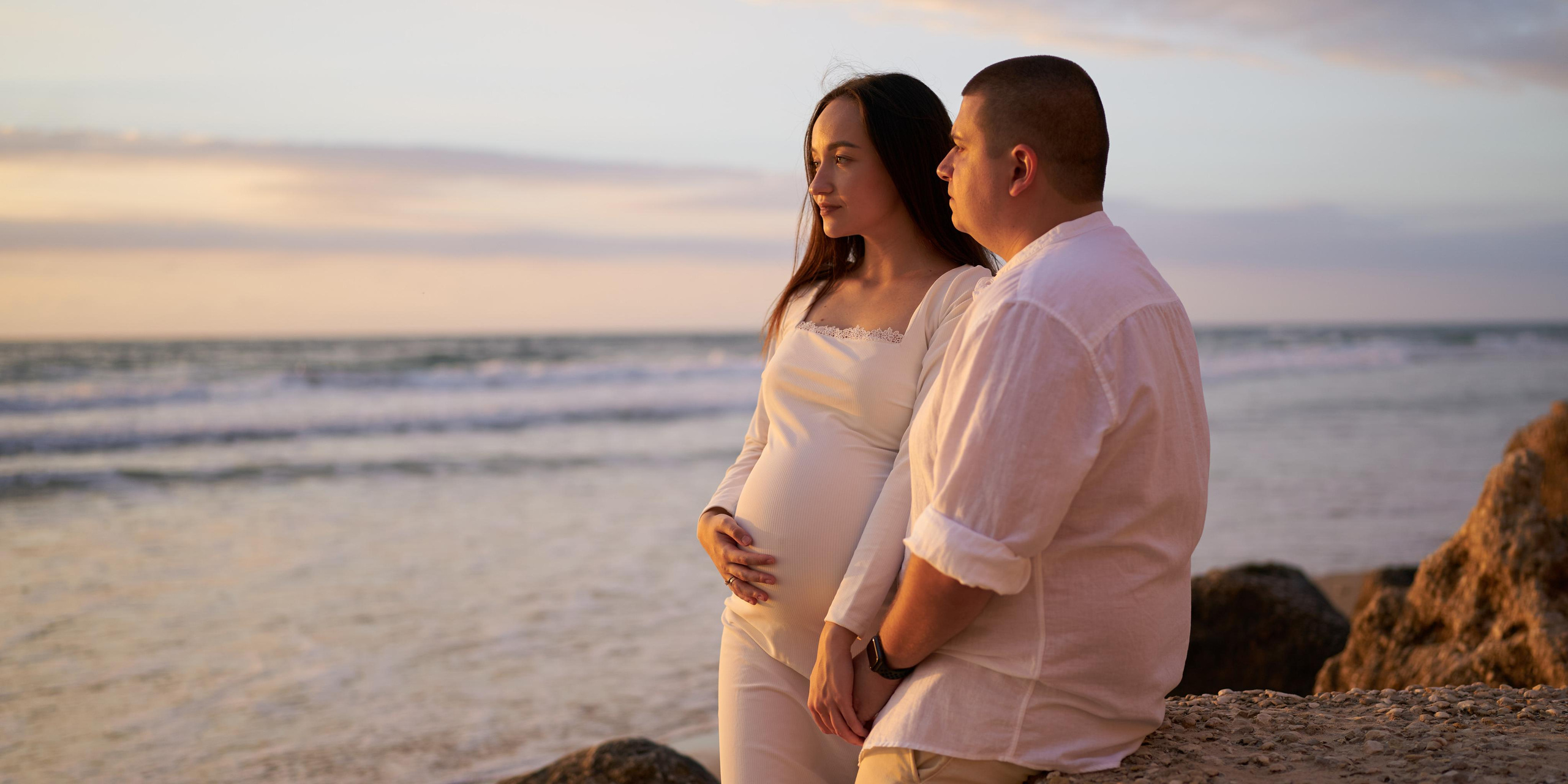 צילום הריון בחוף הים