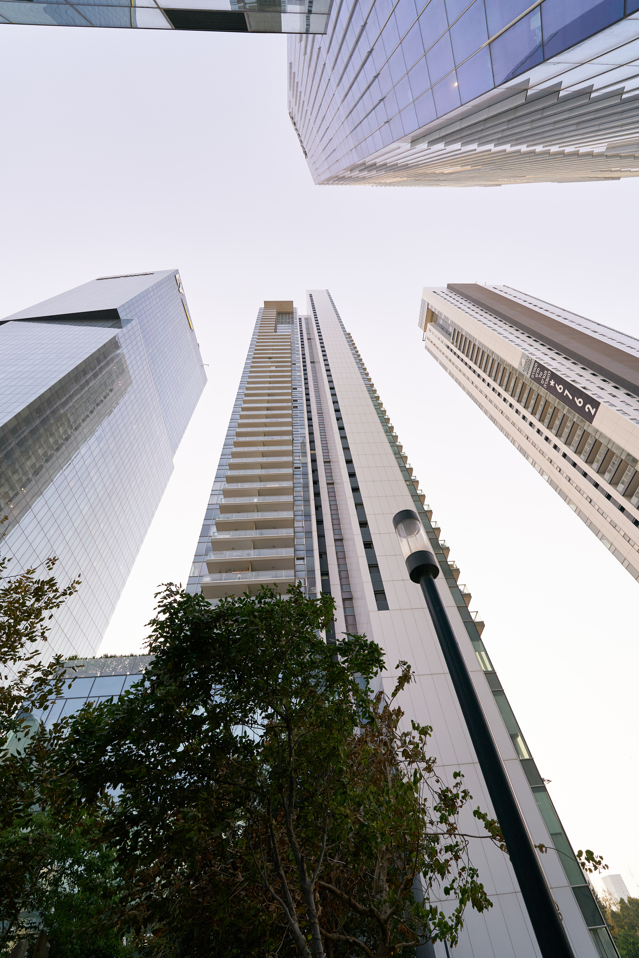 Exterior. צלם אלכס ברט בישראל