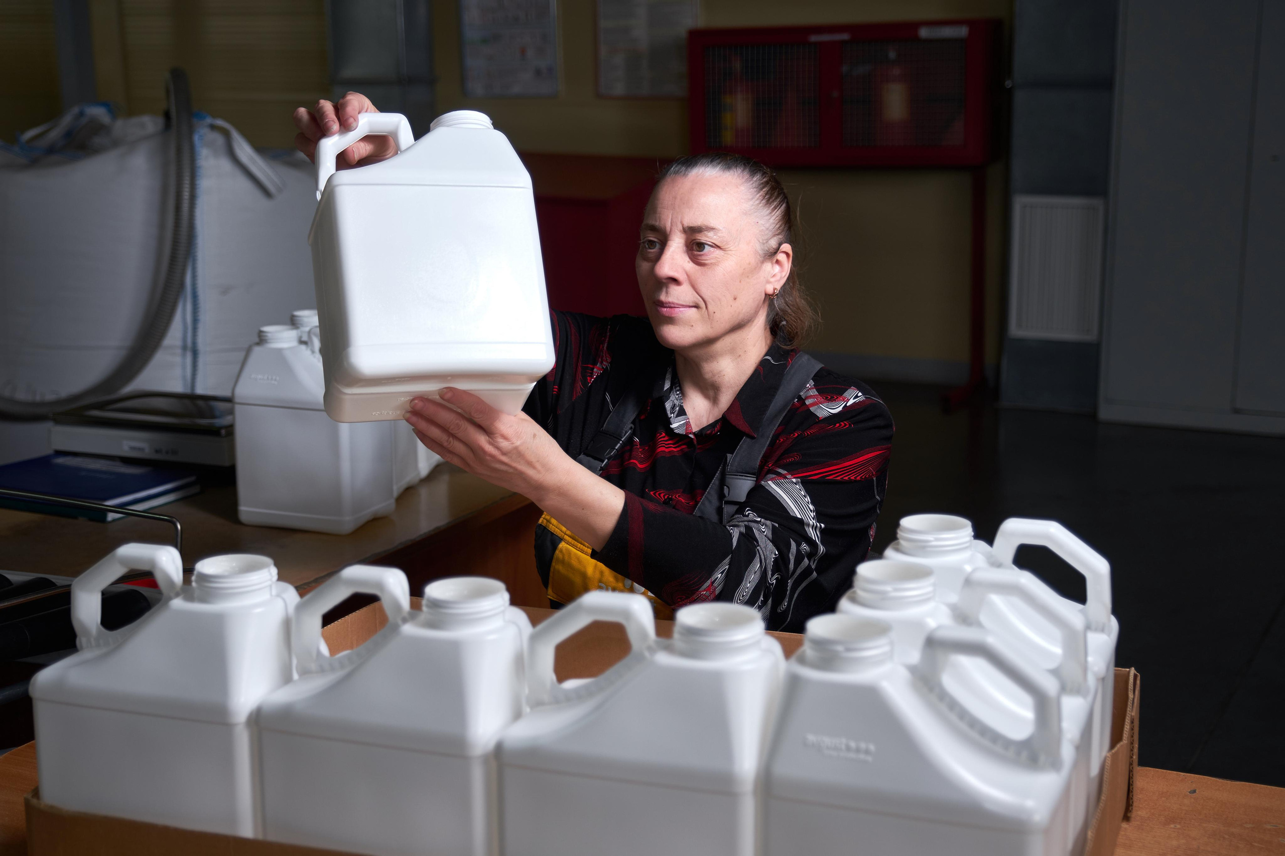 Employees. צלם אלכס ברט בישראל