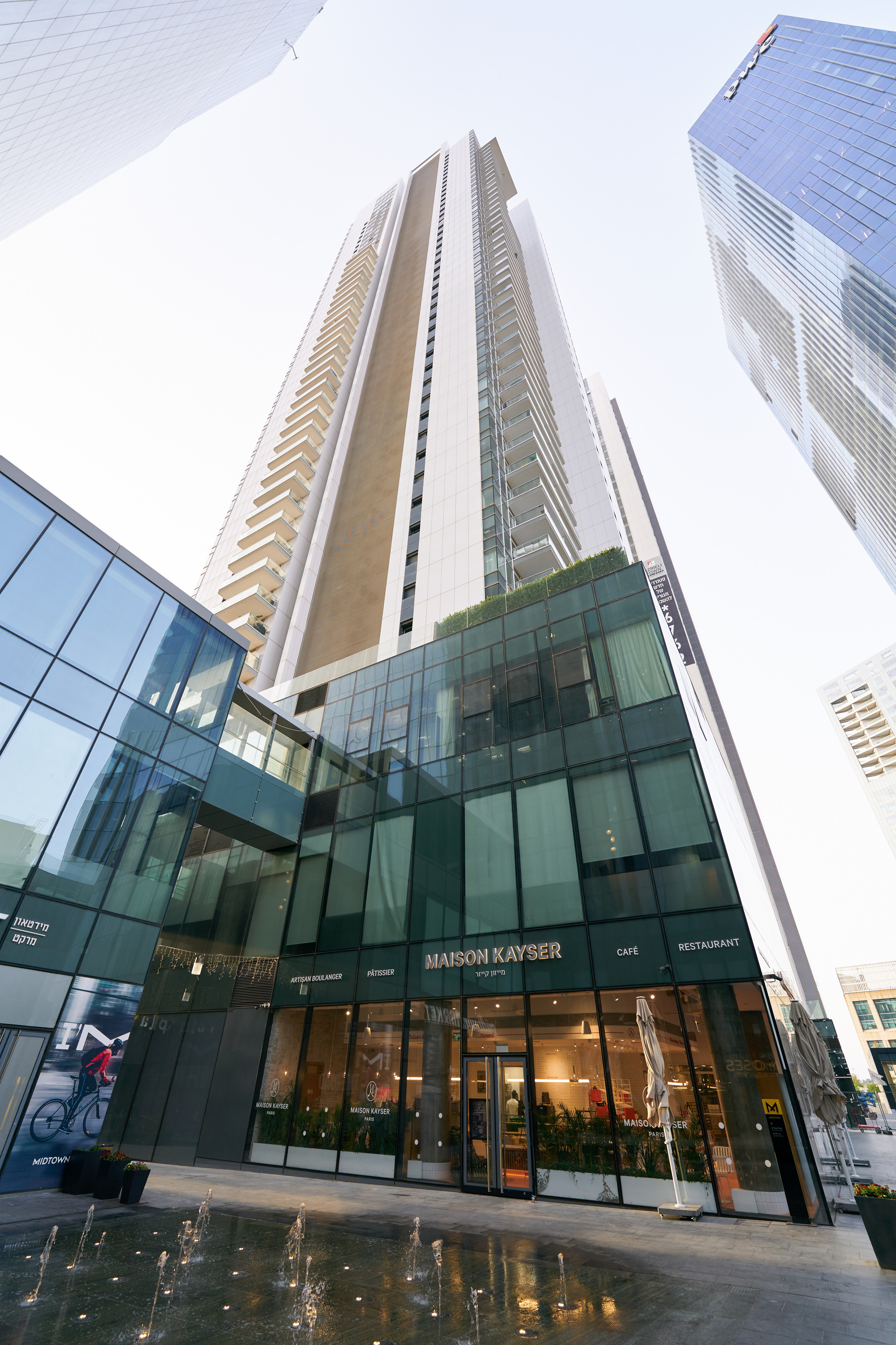 Exterior. צלם אלכס ברט בישראל