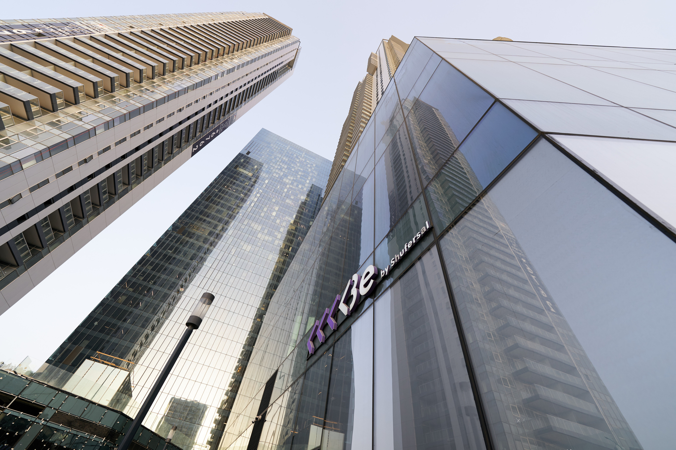 Exterior. צלם אלכס ברט בישראל