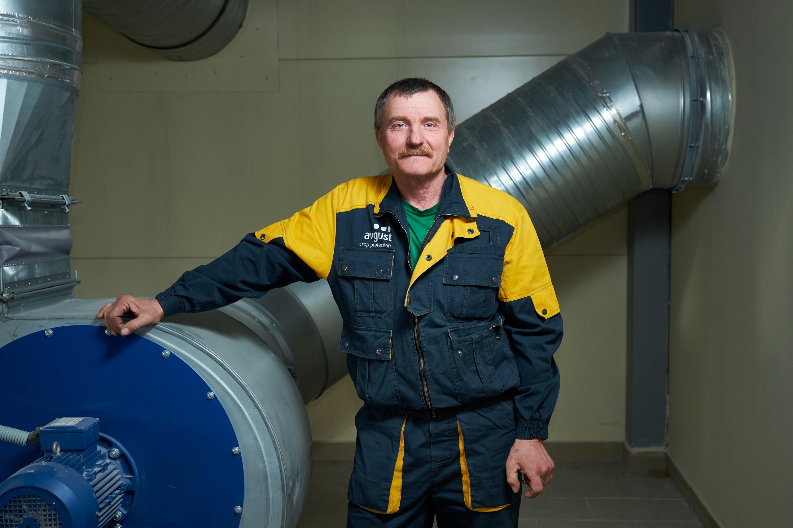 Employees. צלם אלכס ברט בישראל