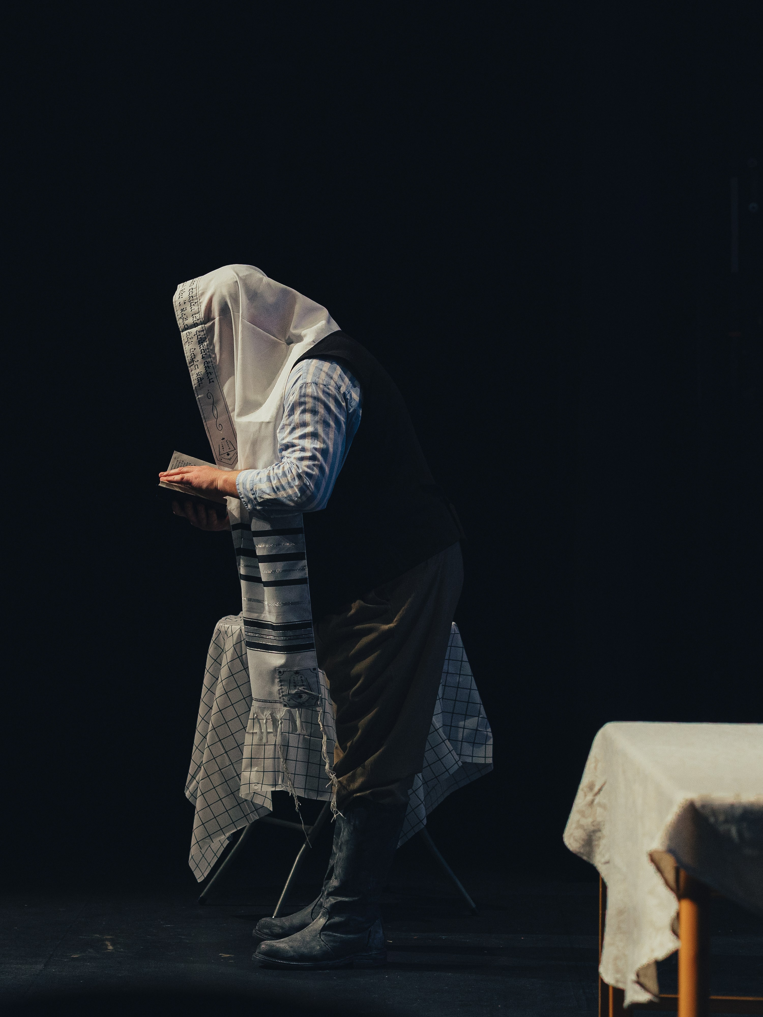 Chameleon — Memorial prayer. Yana Bobrova | Artistic Photography