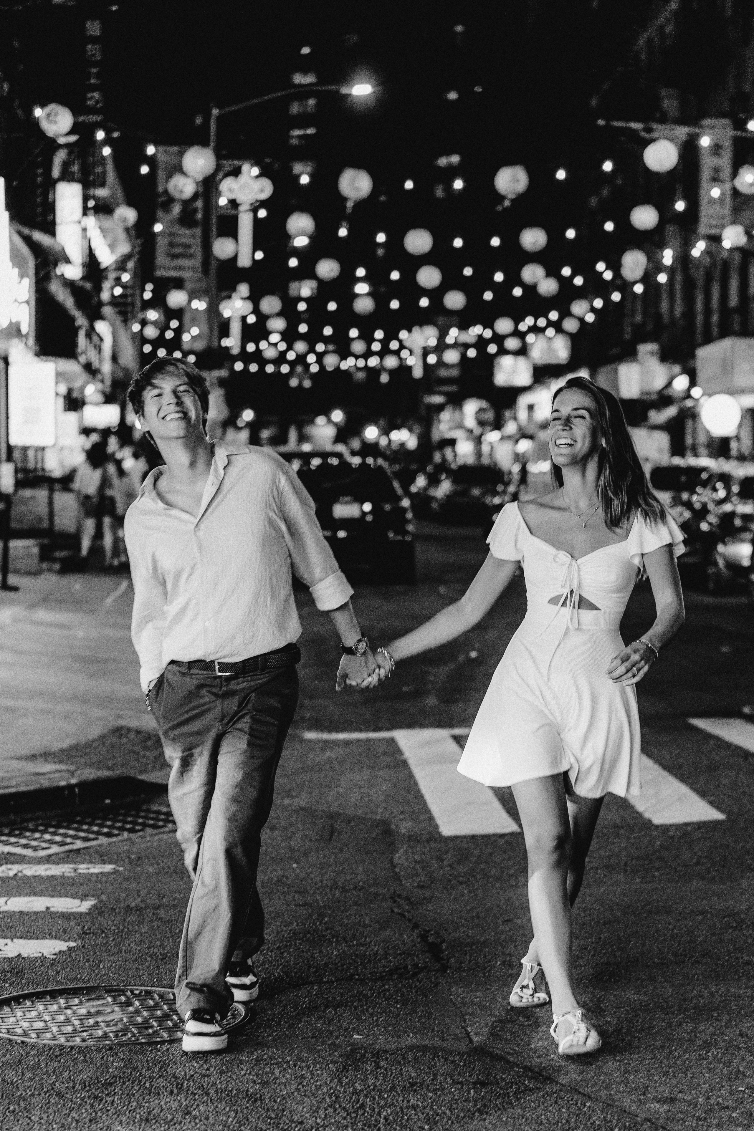 Couple in the night city. Videographer and photographer in New York // MAKAROV.VIDEO