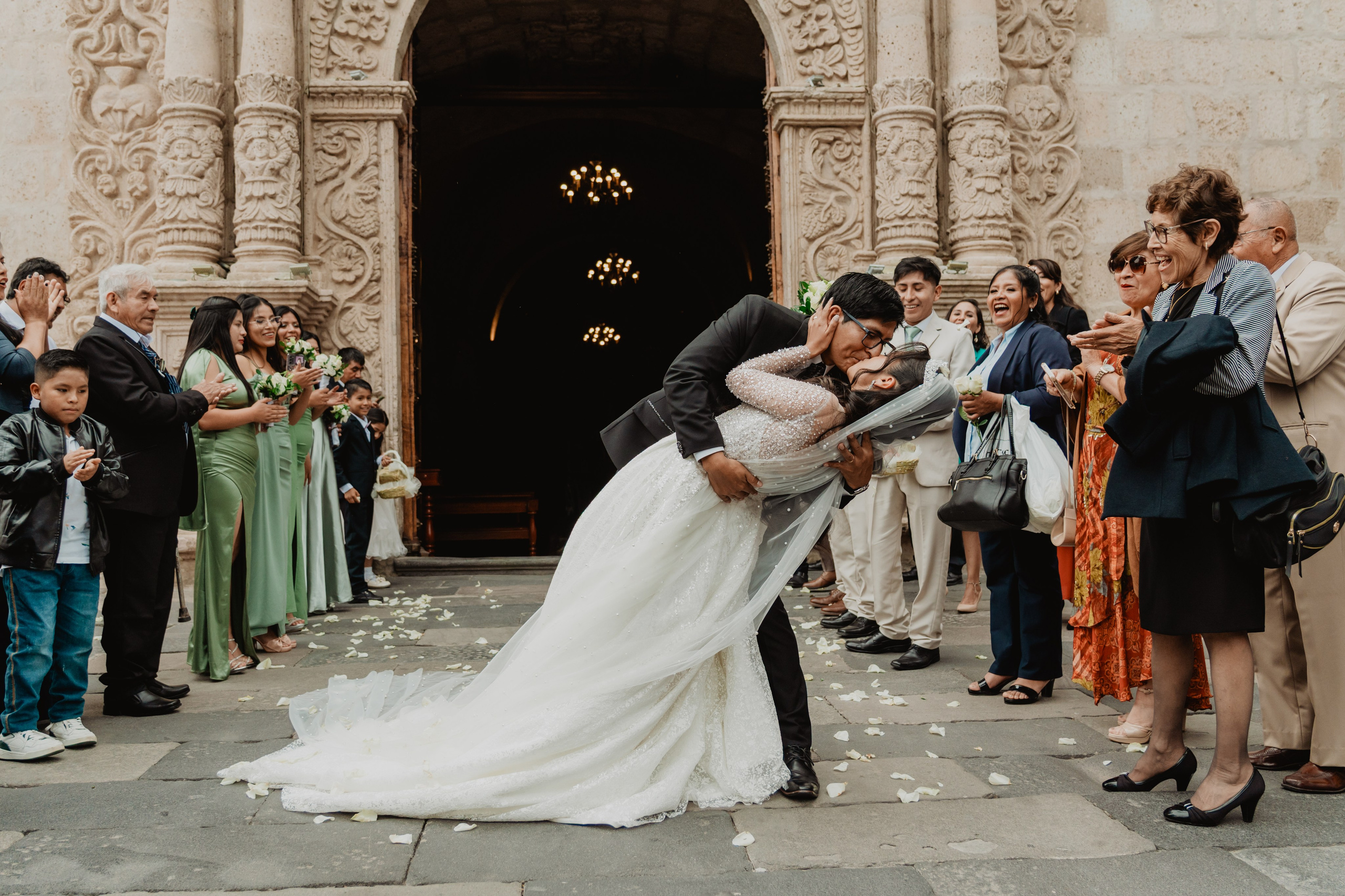 FERNANDO + MARIBEL | BODA RELIGIOSA. Studio KVTA | Fotografía y Video de Bodas en Arequipa
