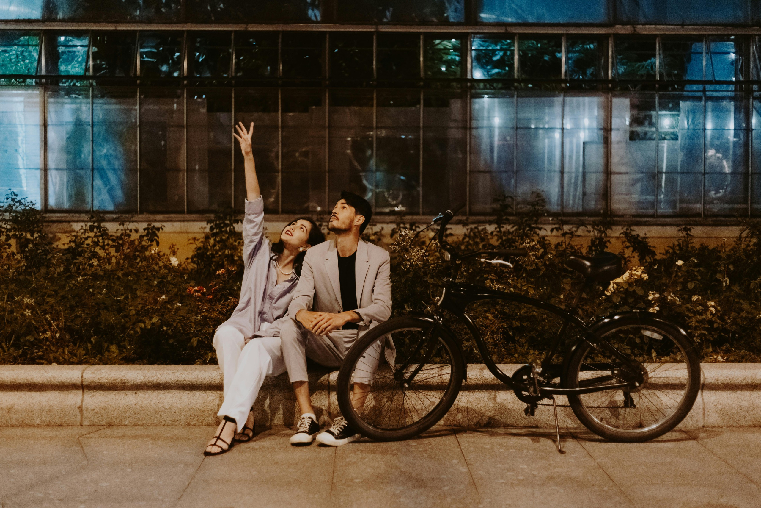 Noah & Lily: romantic city photowalk. Alice Bell — Wedding photographer in New York