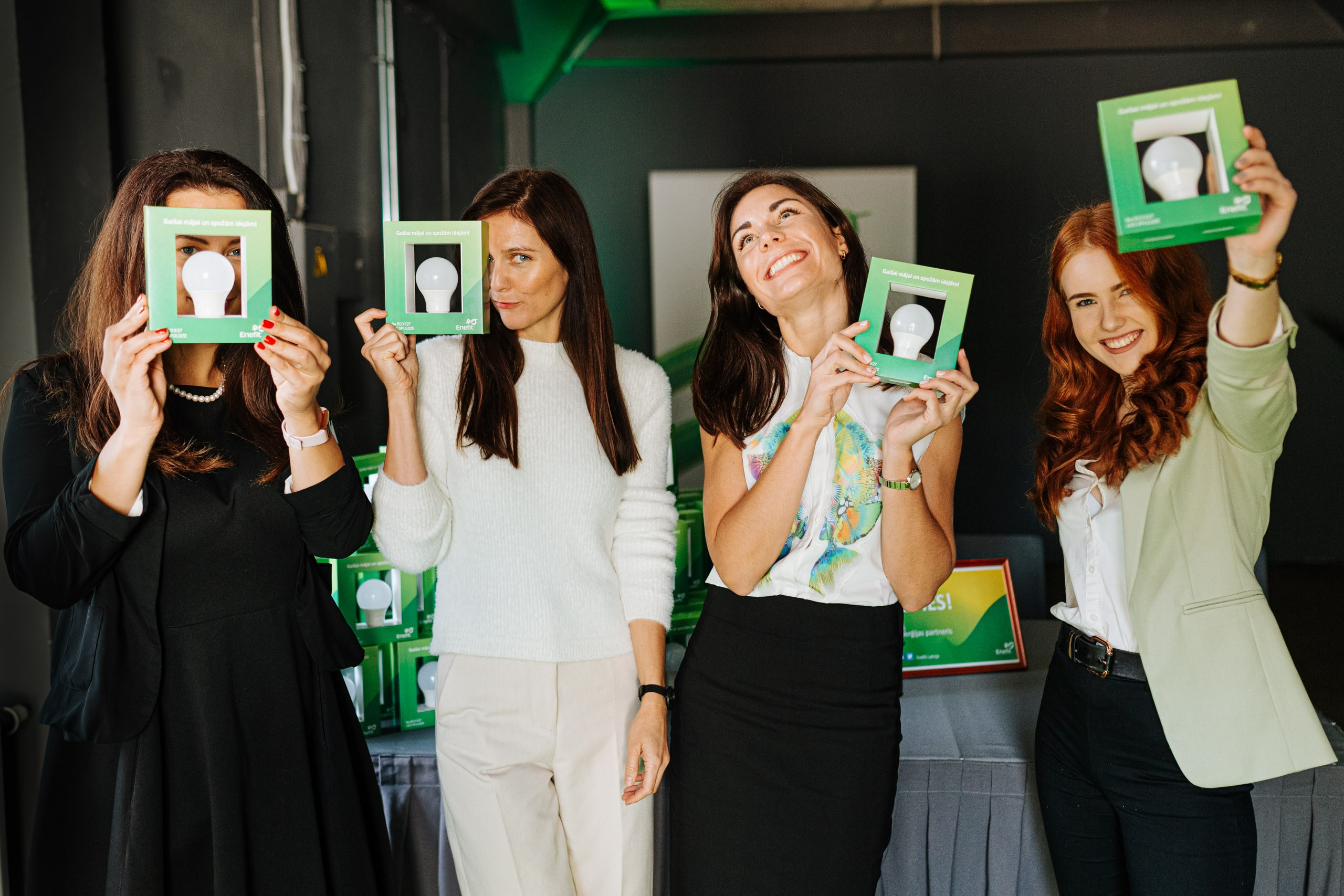 KOMERC PORTRETU FOTOSESIJA UZŅĒMUMA VIDĒ